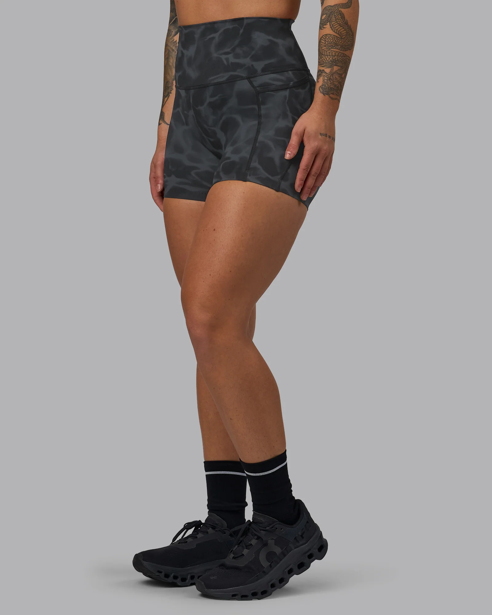 Elixir Ultra High-Rise 4" Short Pockets - Tranquil-Black