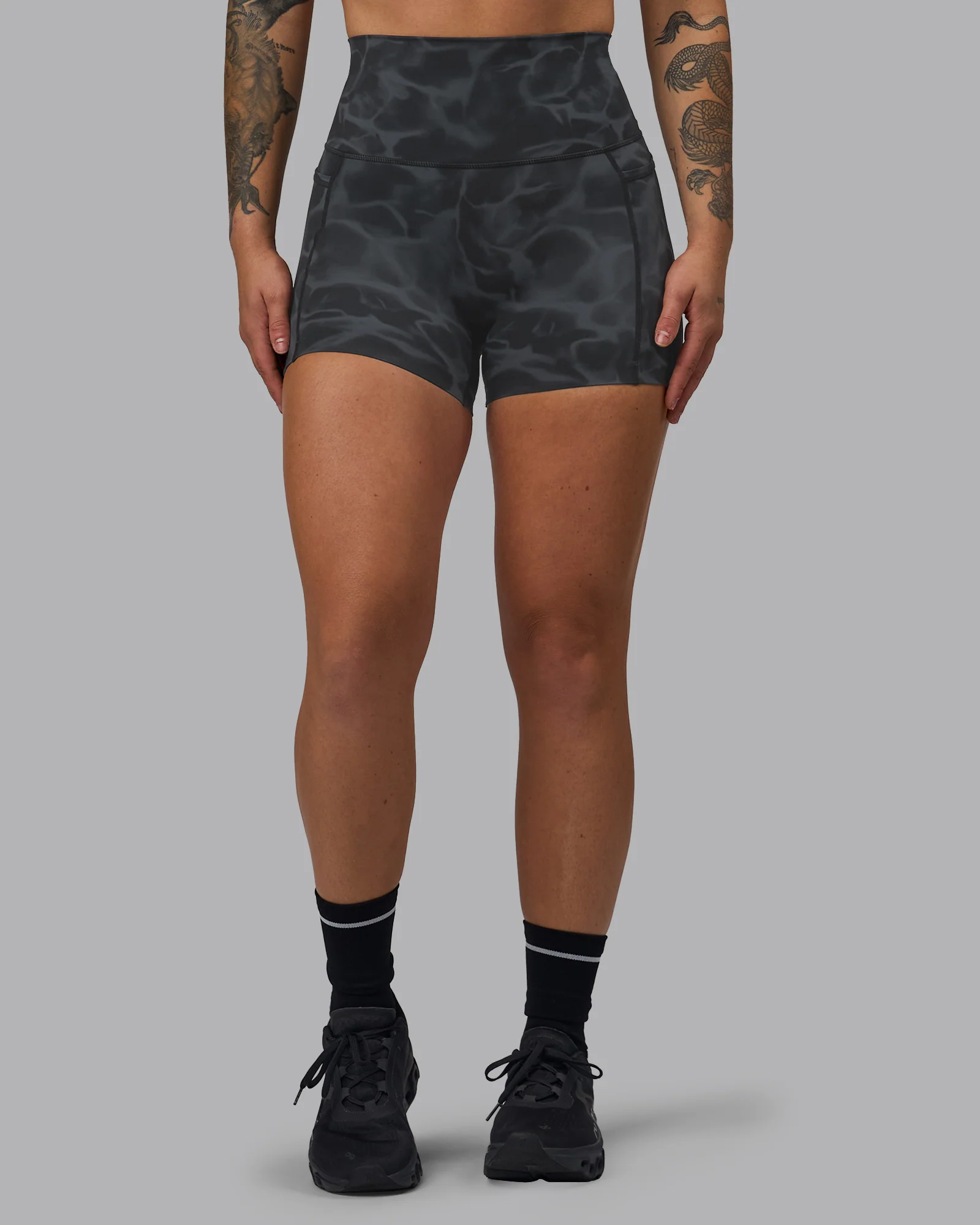 Elixir Ultra High-Rise 4" Short Pockets - Tranquil-Black