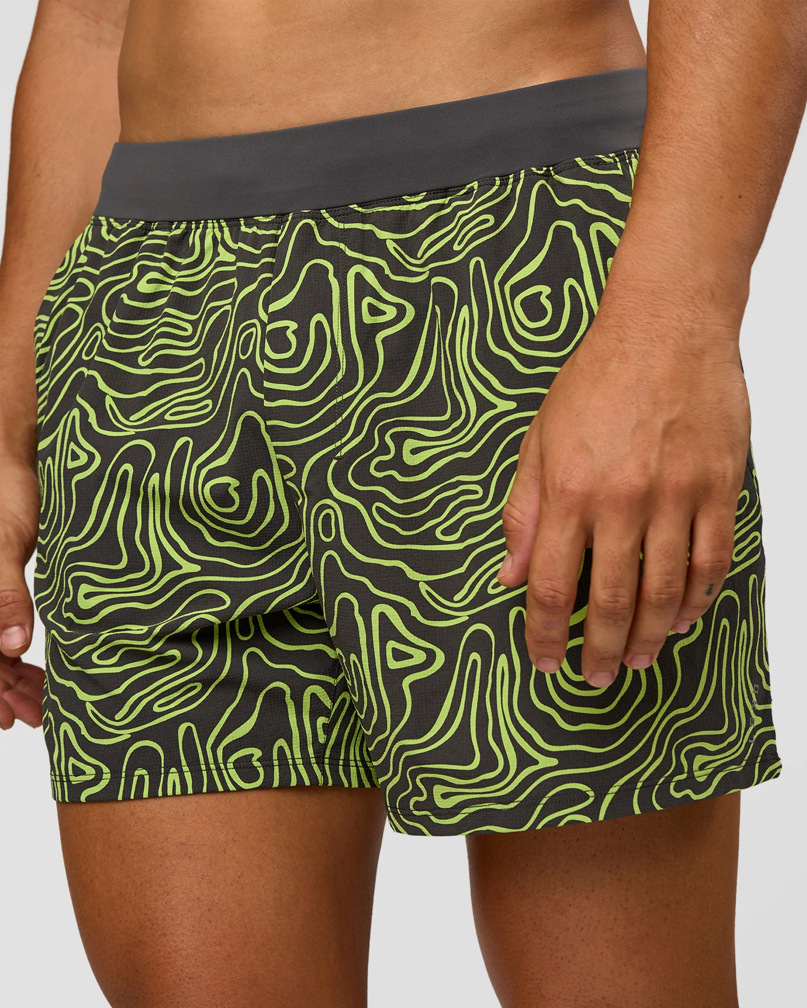 21301-functional-training-5-short-friction-print-hyper-green-8.webp Functional Training 5" Short - Friction Print Hyper Green