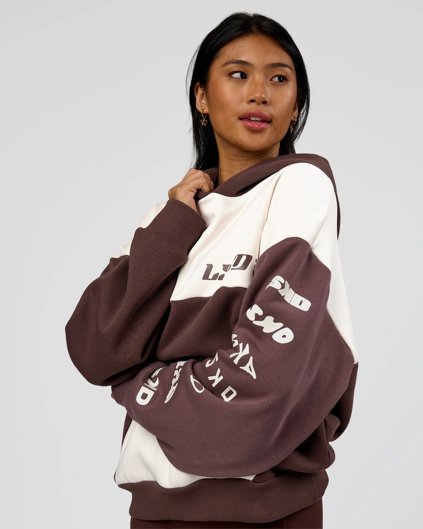 2197-deconstructed-fleece-hoodie-off-white-cocoa-powder-choc-4.webp Deconstructed Fleece Hoodie - Off White-Cocoa Powder-Choc