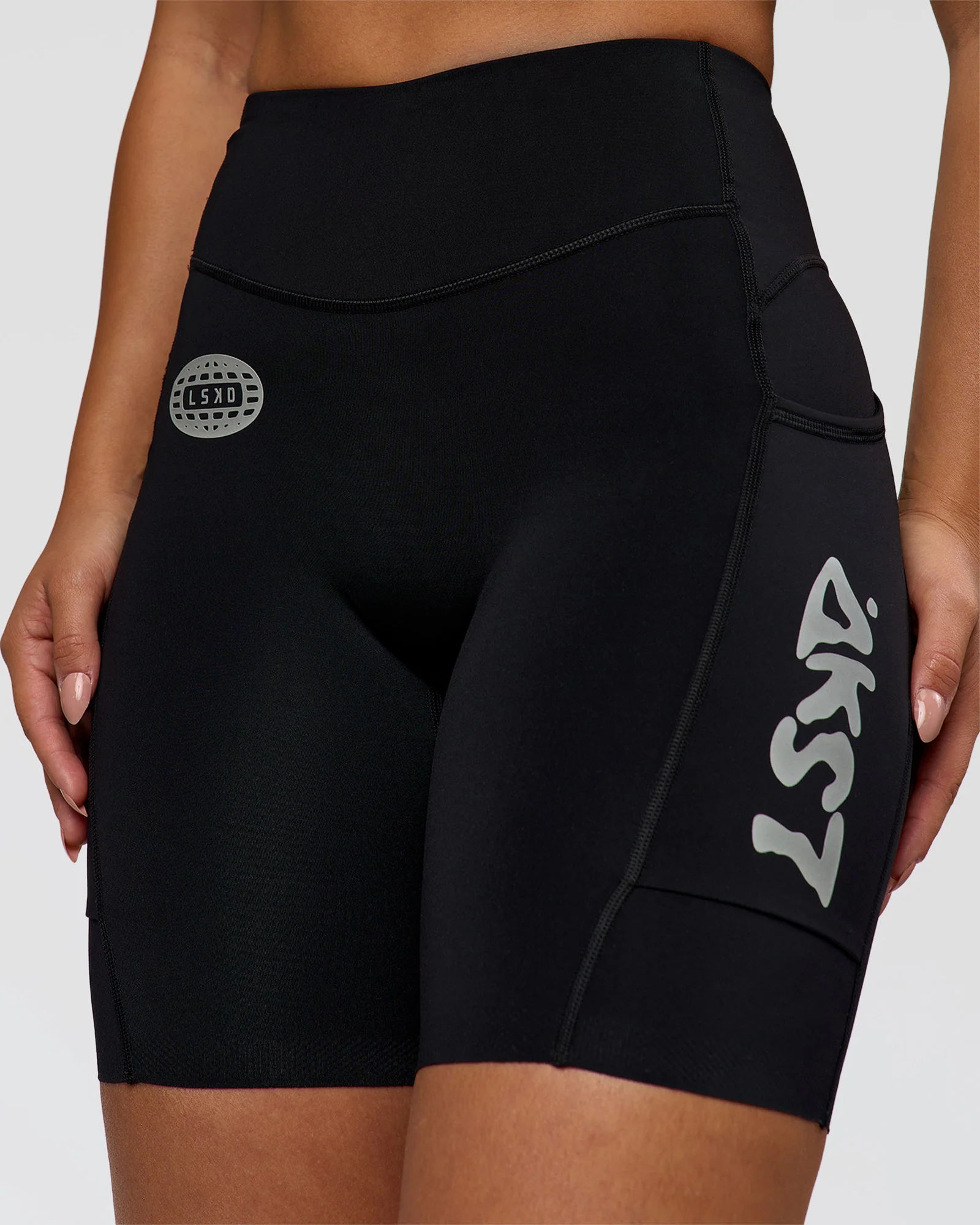 2285-elite-hype-reflective-run-high-rise-7-short-pockets-black-hype-reflective-1.webp Elite Hype Reflective Run High-Rise 7" Short Pockets - Black-Hype Reflective