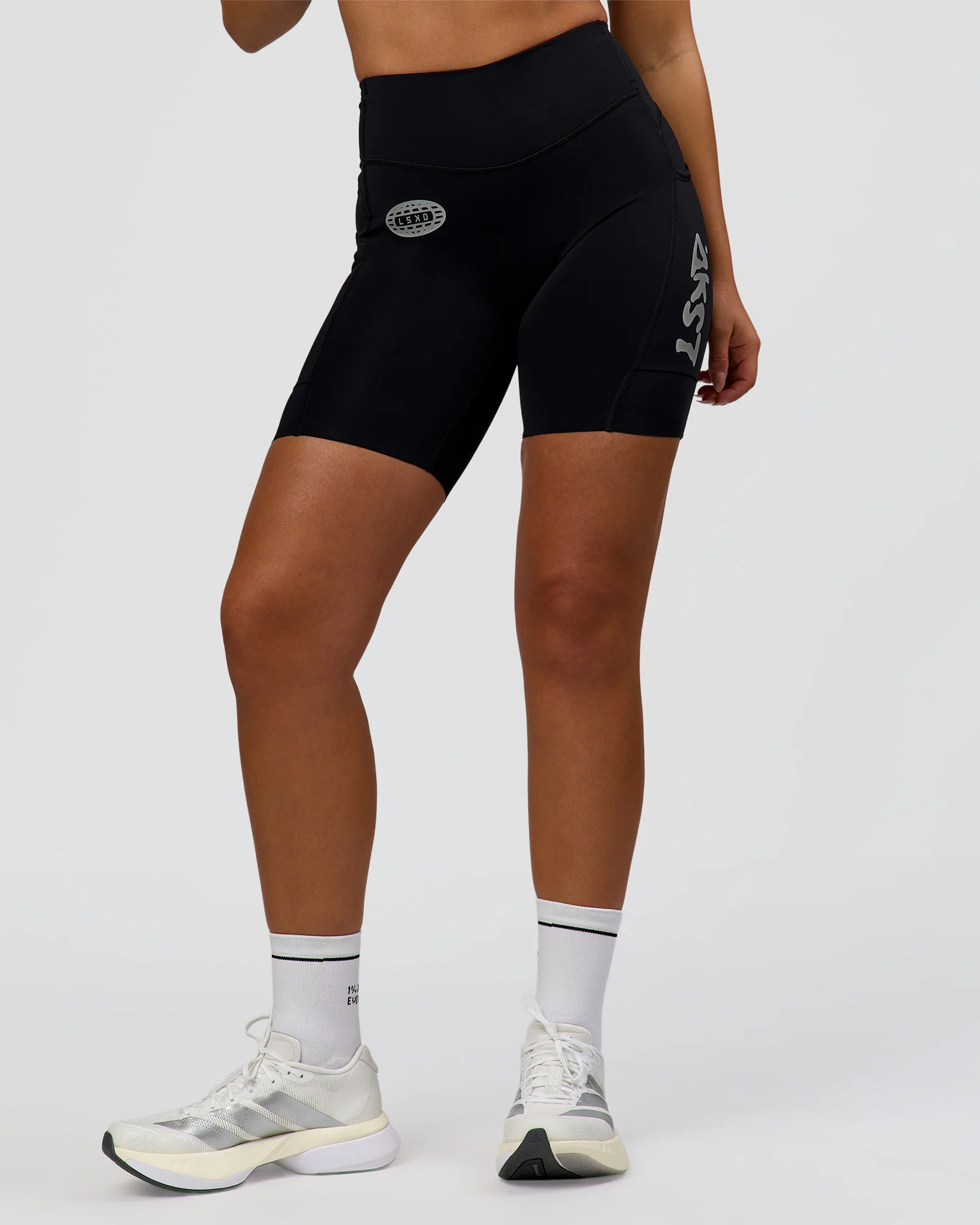 2285-elite-hype-reflective-run-high-rise-7-short-pockets-black-hype-reflective-3.webp Elite Hype Reflective Run High-Rise 7" Short Pockets - Black-Hype Reflective