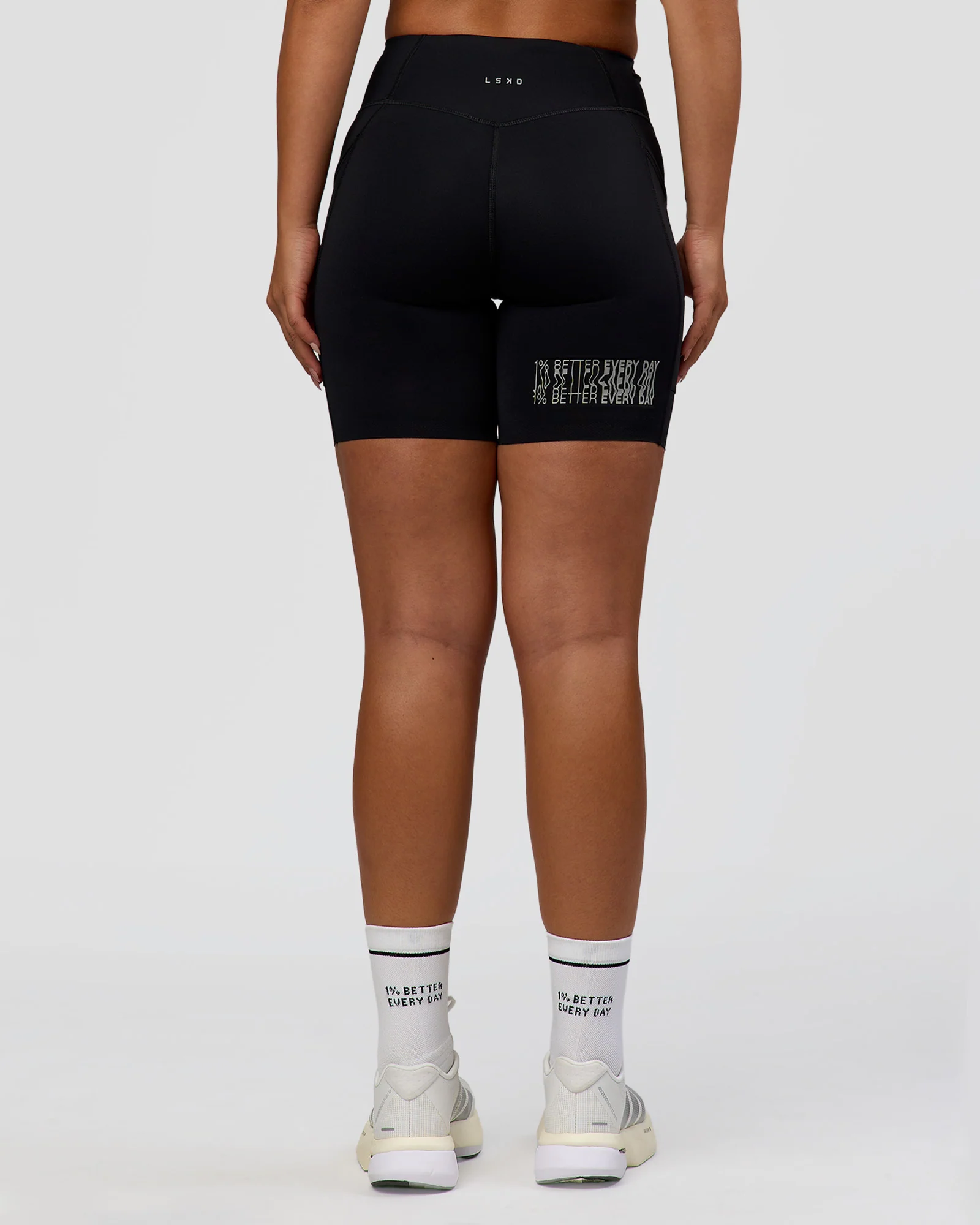 2285-elite-hype-reflective-run-high-rise-7-short-pockets-black-hype-reflective-5.webp Elite Hype Reflective Run High-Rise 7" Short Pockets - Black-Hype Reflective
