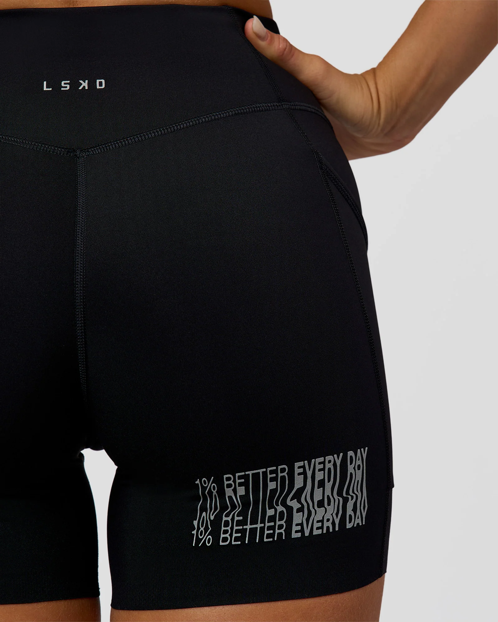 2301-elite-hype-reflective-run-high-rise-5-short-pockets-black-hype-reflective-6.webp Elite Hype Reflective Run High-Rise 5" Short Pockets - Black-Hype Reflective