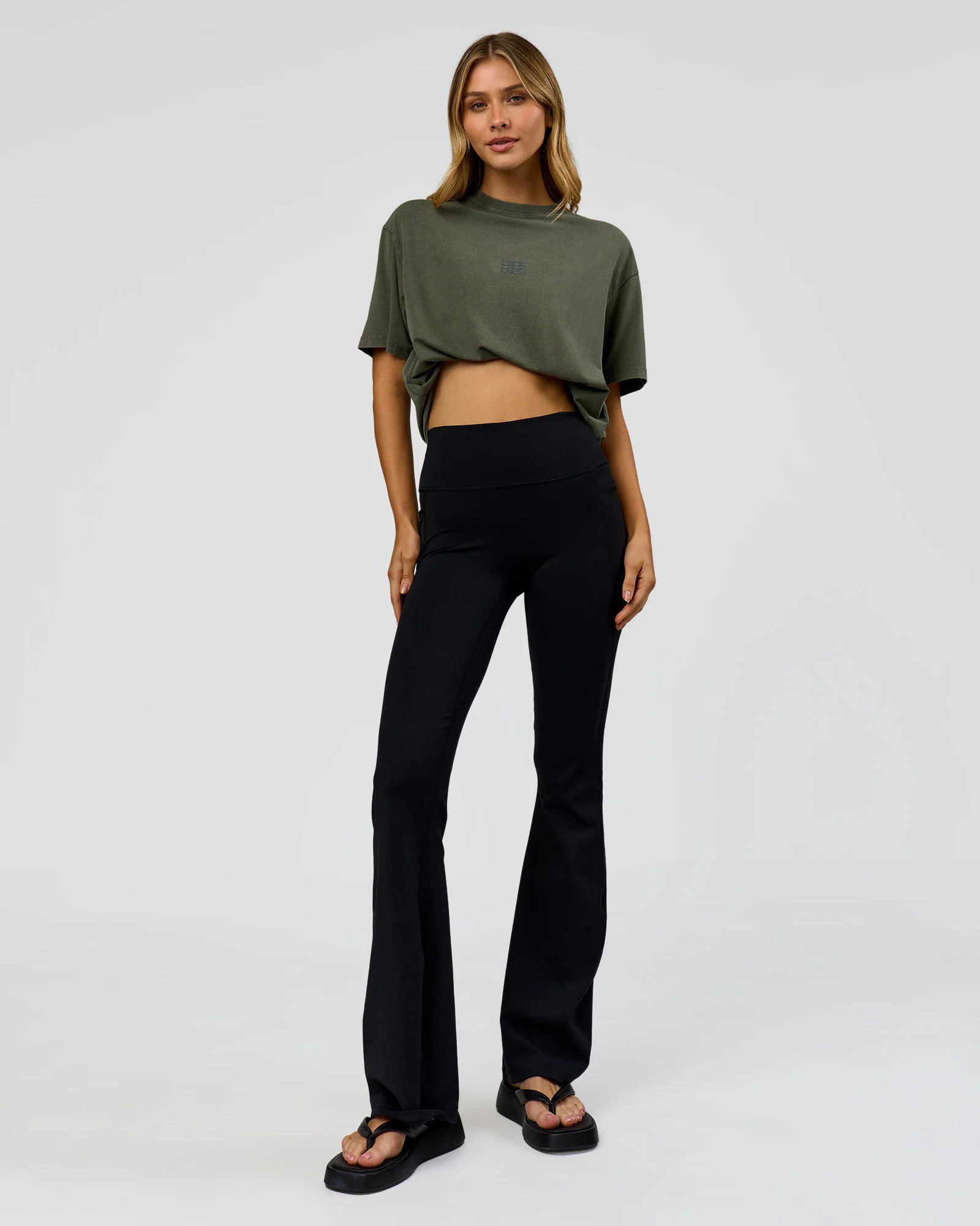 2530-everyday-elevation-flxcotton-oversized-tee-carbon-green-washed-white-12.webp Everyday Elevation FLXCotton Oversized Tee - Carbon Green Washed -White