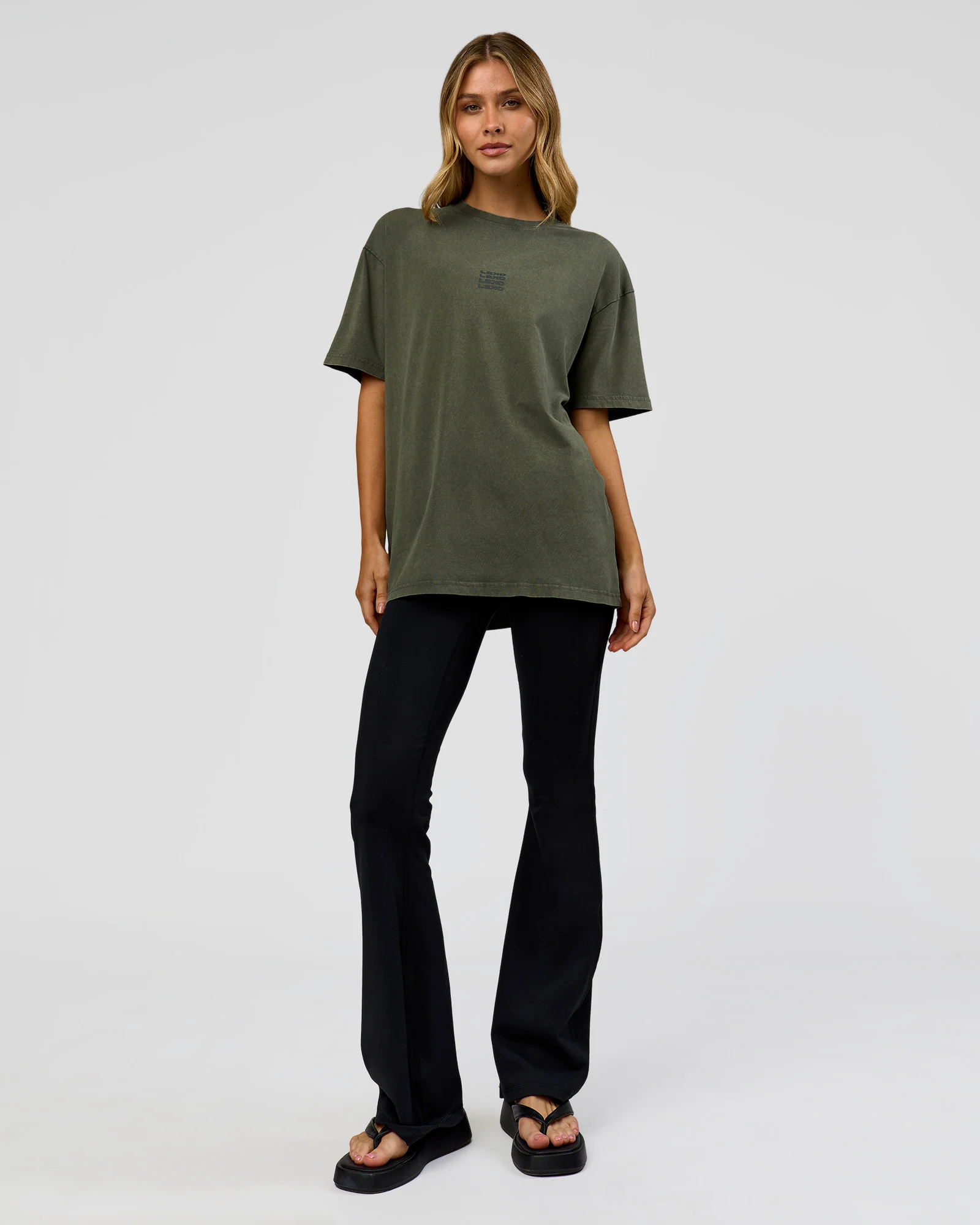 2530-everyday-elevation-flxcotton-oversized-tee-carbon-green-washed-white-4.webp Everyday Elevation FLXCotton Oversized Tee - Carbon Green Washed -White