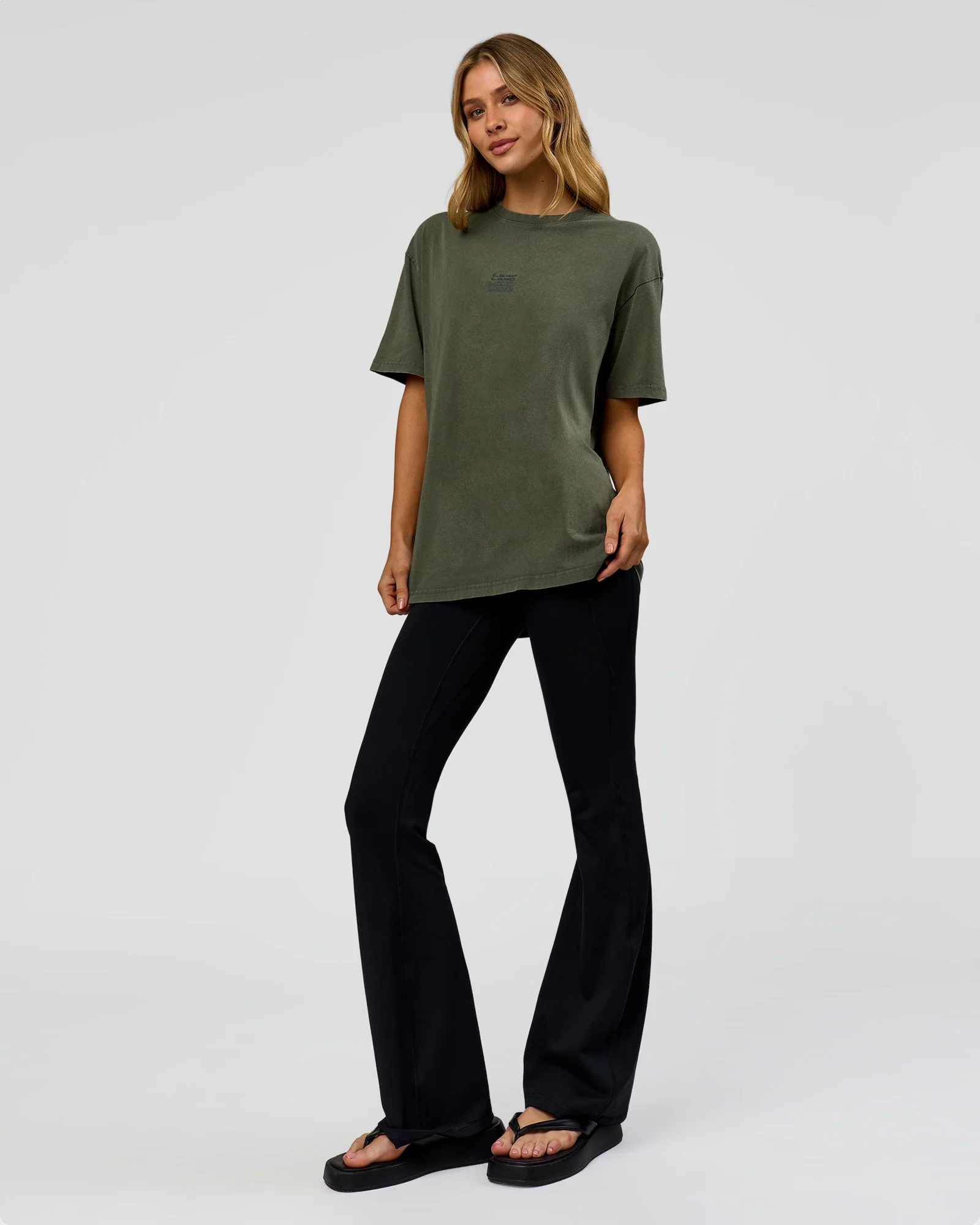2530-everyday-elevation-flxcotton-oversized-tee-carbon-green-washed-white-6.webp Everyday Elevation FLXCotton Oversized Tee - Carbon Green Washed -White