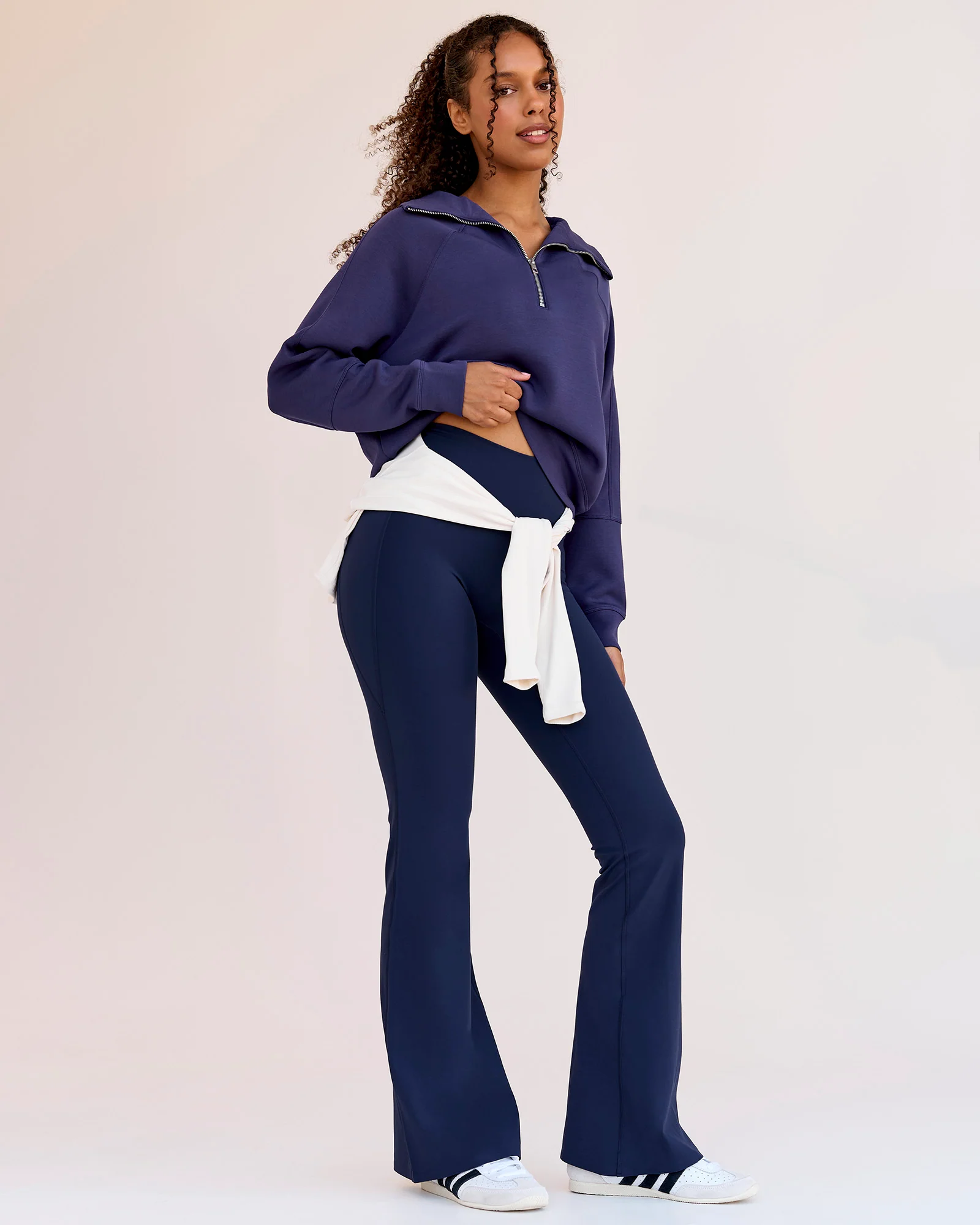 254-fusion-v-contour-high-rise-flared-legging-pockets-future-navy-3.webp Fusion V-Contour High-Rise Flared Legging Pockets - Future Navy
