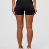 2836-liberate-high-rise-4-short-pockets-black-candy-pink-7.webp Liberate High-Rise 4" Short Pockets - Black-Candy Pink