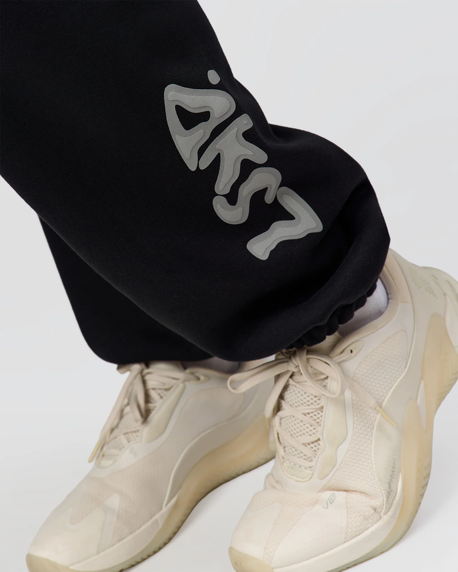 2881-static-grit-baggy-track-pant-black-alloy-2.webp Static Grit Baggy Track Pant - Black-Alloy