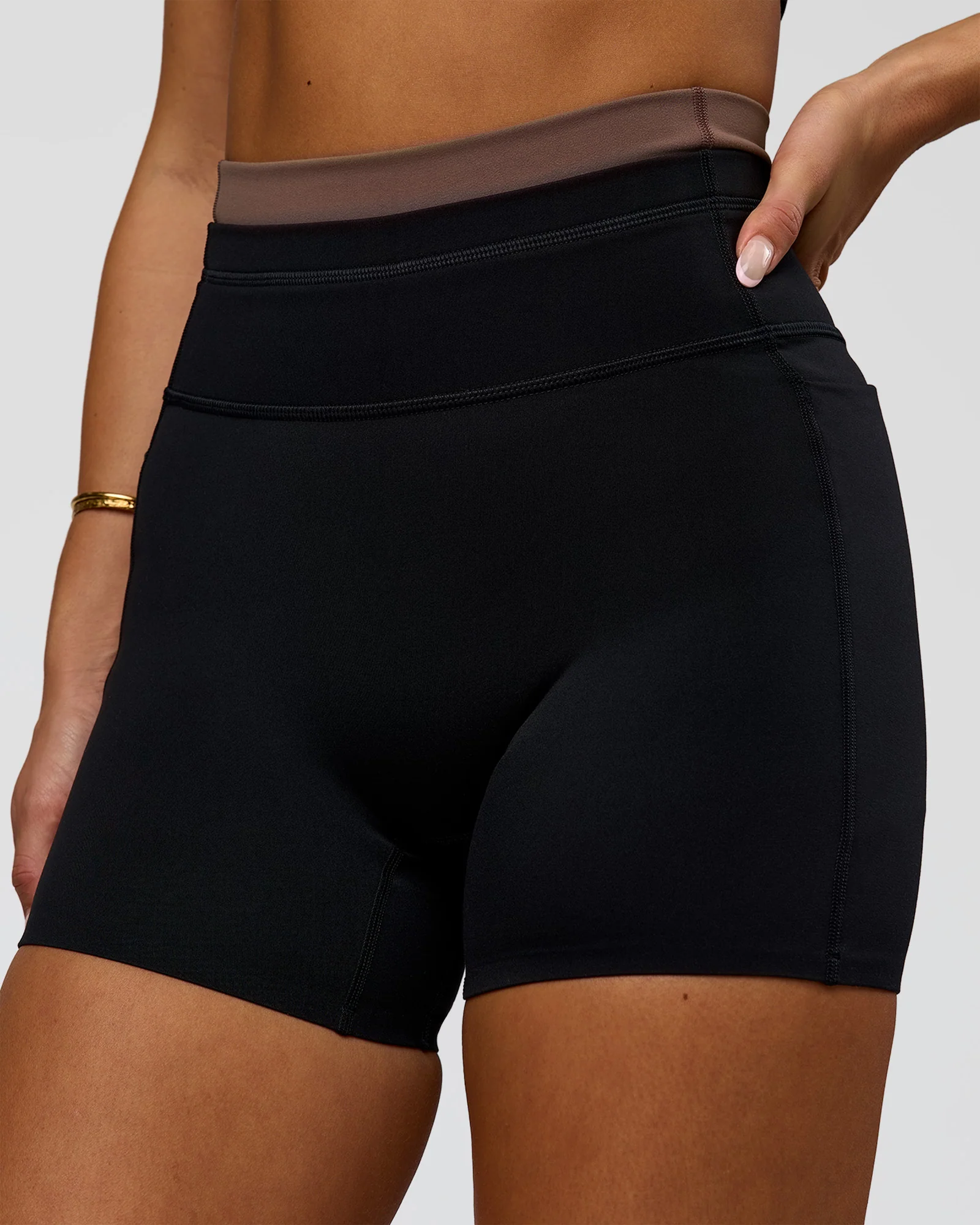 2993-liberate-high-rise-4-short-pockets-black-cocoa-powder-1.webp Liberate High-Rise 4" Short Pockets - Black-Cocoa Powder