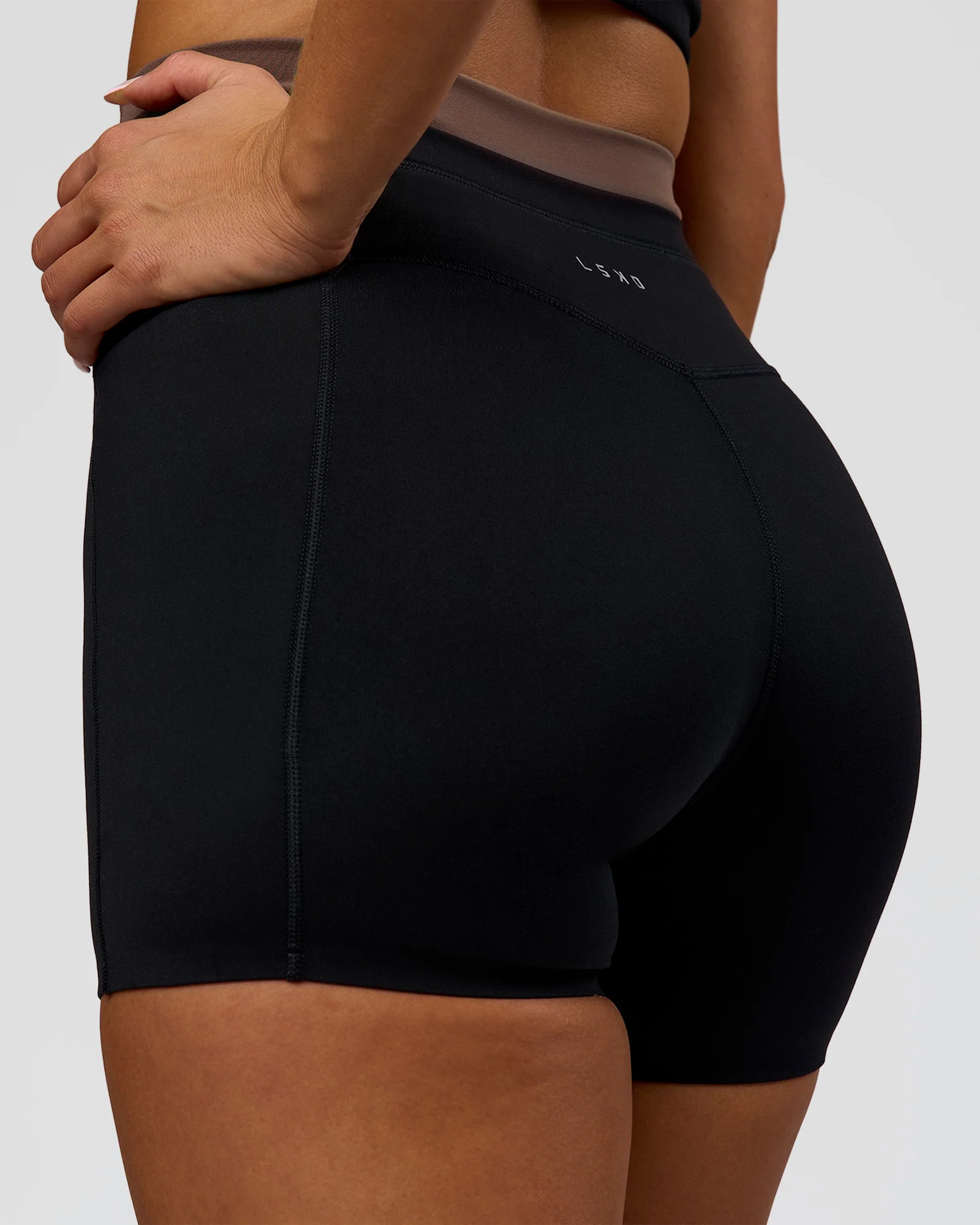 Liberate High-Rise 4" Short Pockets - Black-Cocoa Powder