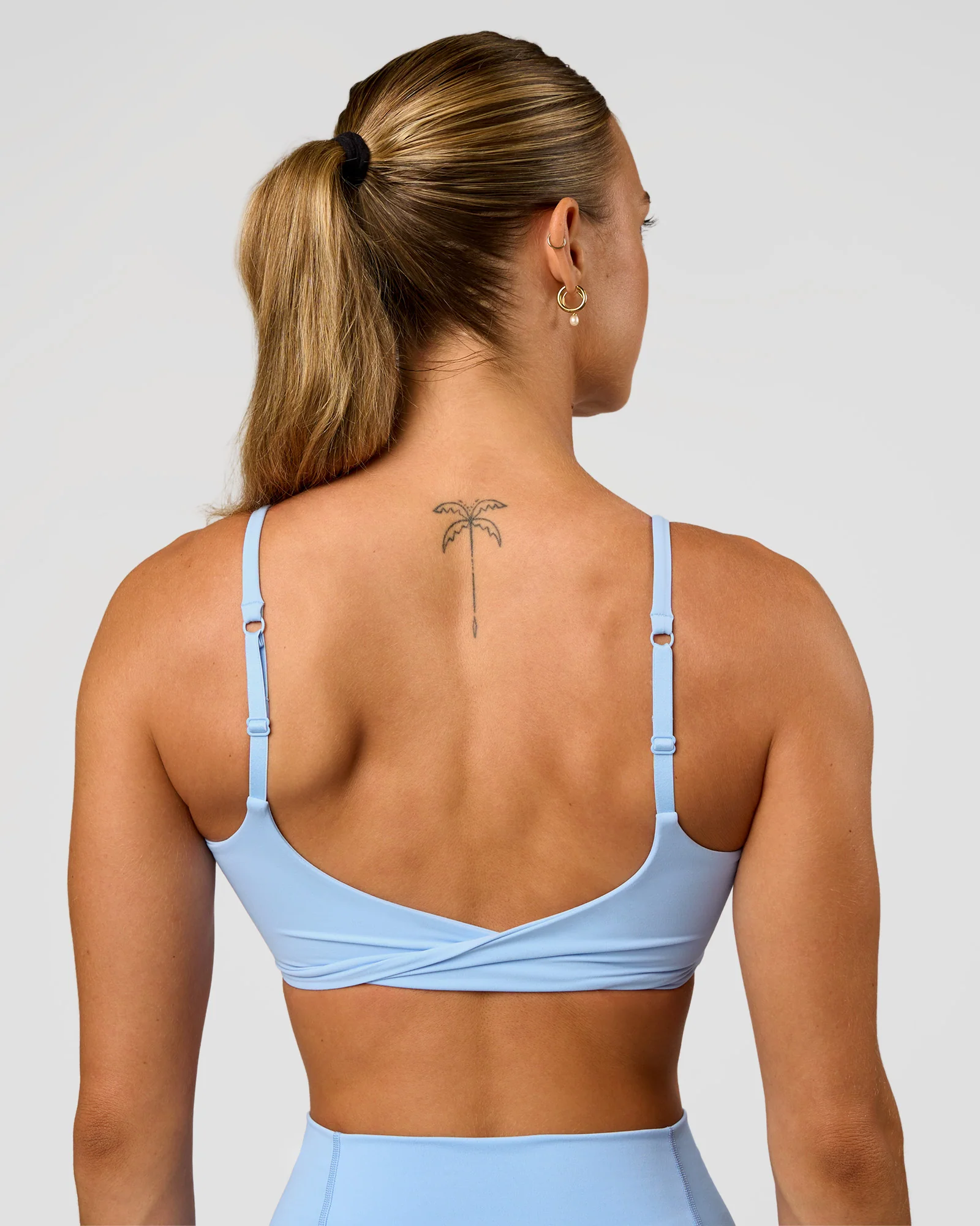 300-twist-sports-bra-open-air-1.webp Twist Sports Bra - Open Air