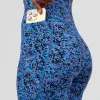 3274-fusion-v-contour-ultra-high-rise-6-short-pockets-energy-print-blue-multi-2.webp Fusion V-Contour Ultra High-Rise 6" Short Pockets - Energy Print Blue Multi