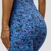3274-fusion-v-contour-ultra-high-rise-6-short-pockets-energy-print-blue-multi-3.webp Fusion V-Contour Ultra High-Rise 6" Short Pockets - Energy Print Blue Multi