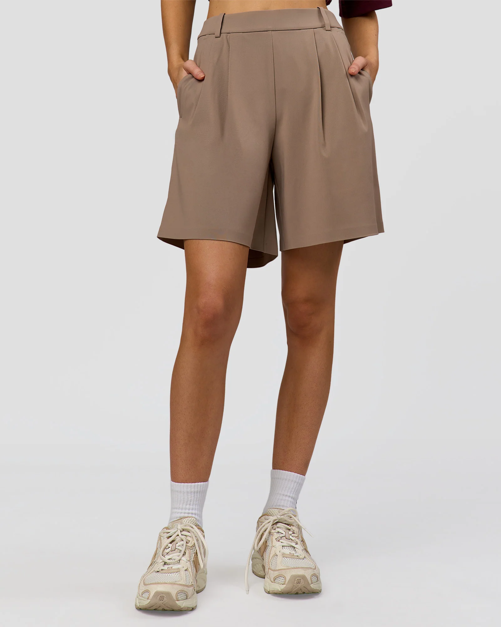 3300-stretchshift-wide-leg-short-taupe-ash-6.webp StretchShift Wide Leg Short - Taupe Ash