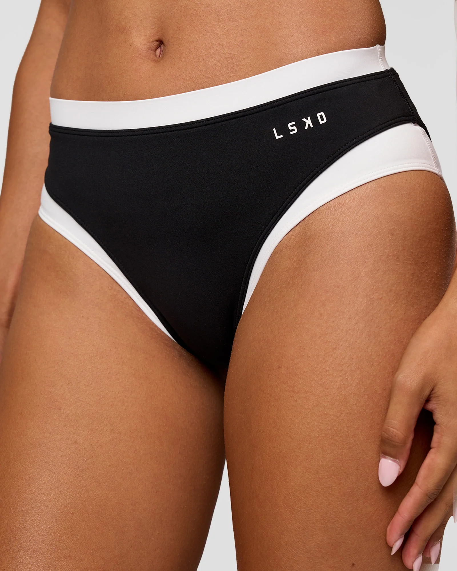 3362-turbo-track-brief-black-white-2.webp Turbo Track Brief - Black-White