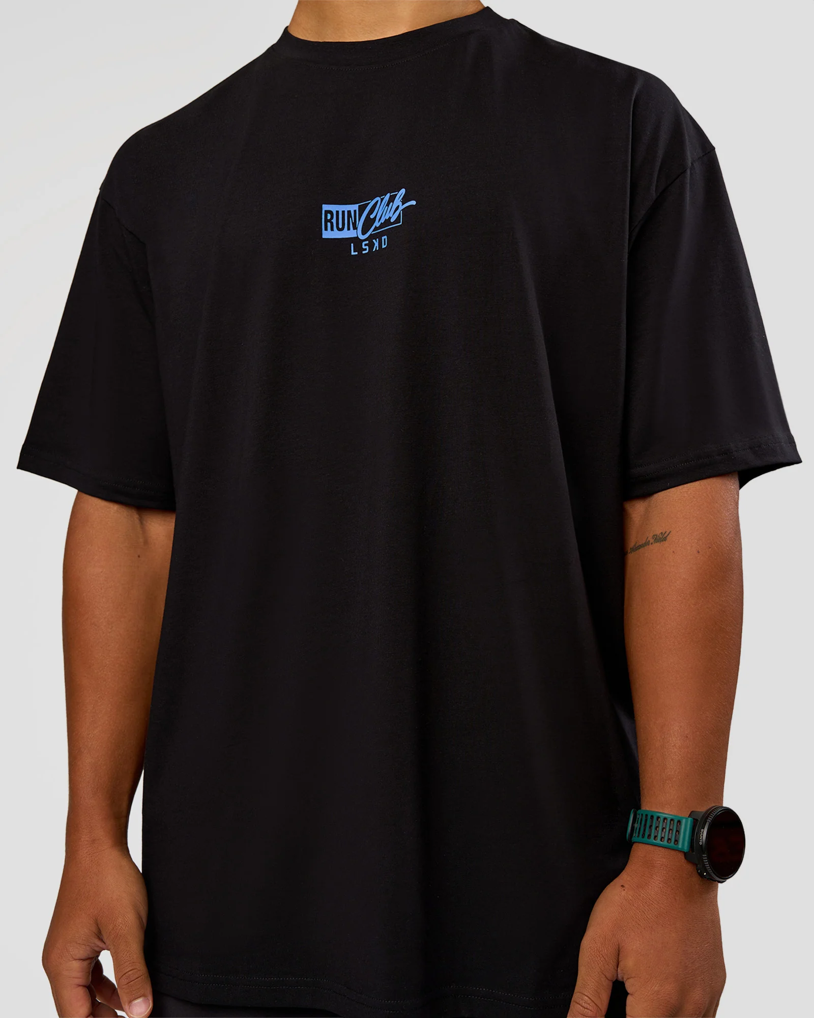 3412-run-club-script-flxcotton-oversized-tee-black-palace-blue-11.webp Run Club Script FLXCotton Oversized Tee - Black-Palace Blue