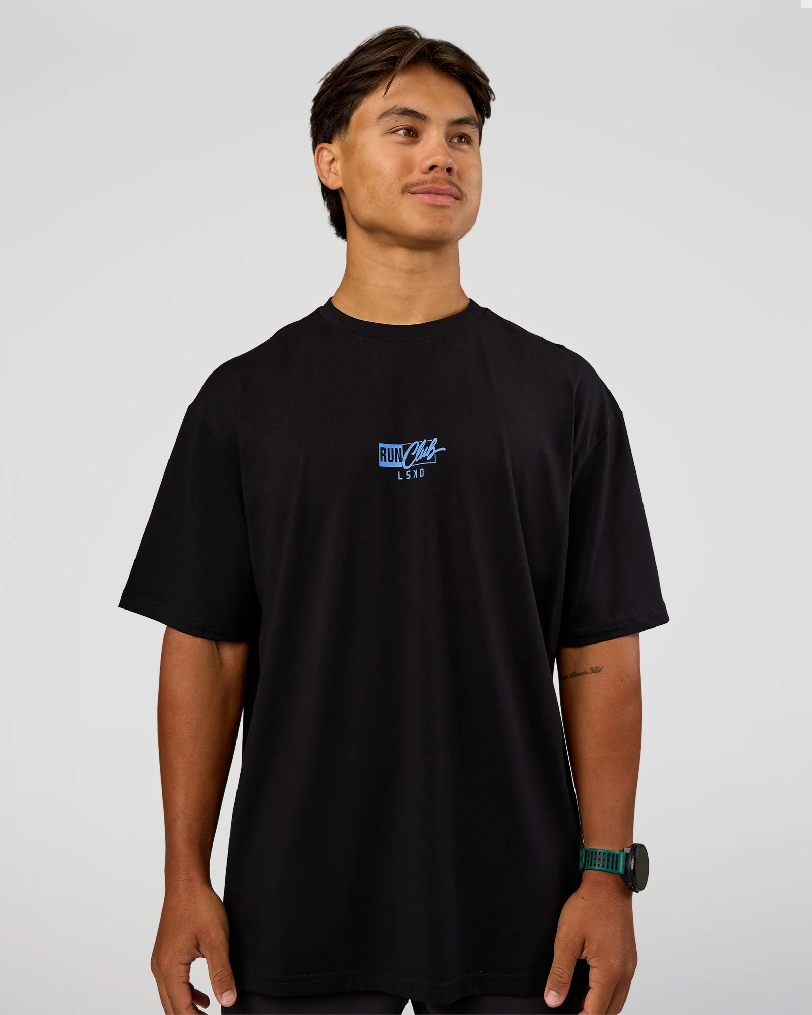 3412-run-club-script-flxcotton-oversized-tee-black-palace-blue-2.webp Run Club Script FLXCotton Oversized Tee - Black-Palace Blue