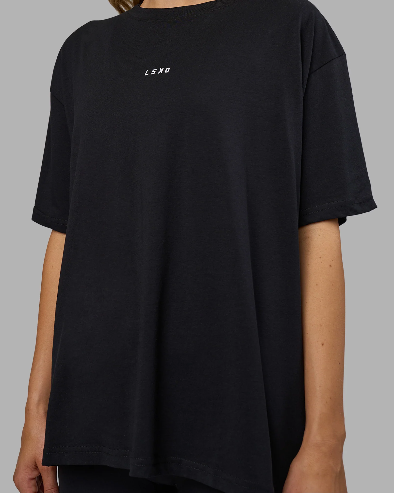 3524-go-to-flxcotton-oversized-tee-black-white-6.webp Go-To FLXCotton Oversized Tee - Black-White