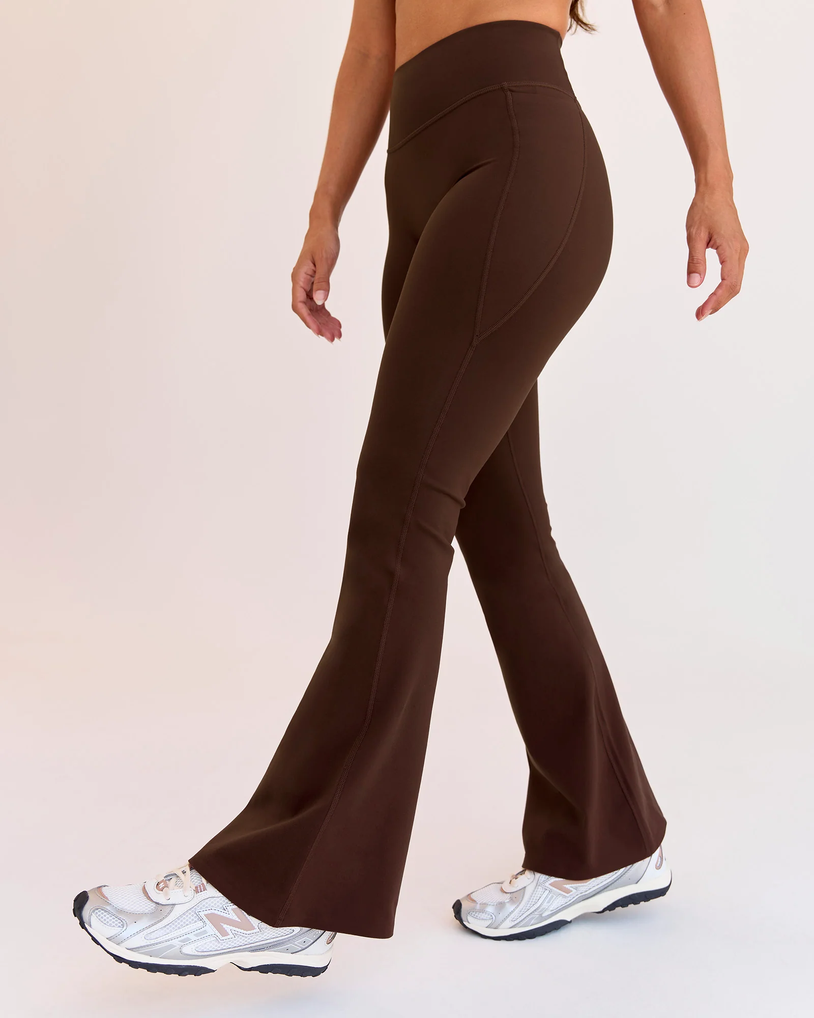 356-fusion-v-contour-high-rise-flared-petite-legging-pockets-hot-chocolate-1.webp Fusion V-Contour High-Rise Flared Petite Legging Pockets - Hot Chocolate