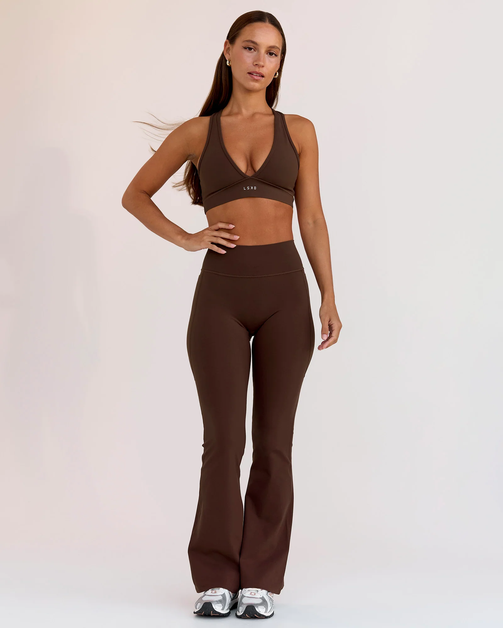 356-fusion-v-contour-high-rise-flared-petite-legging-pockets-hot-chocolate-10.webp Fusion V-Contour High-Rise Flared Petite Legging Pockets - Hot Chocolate