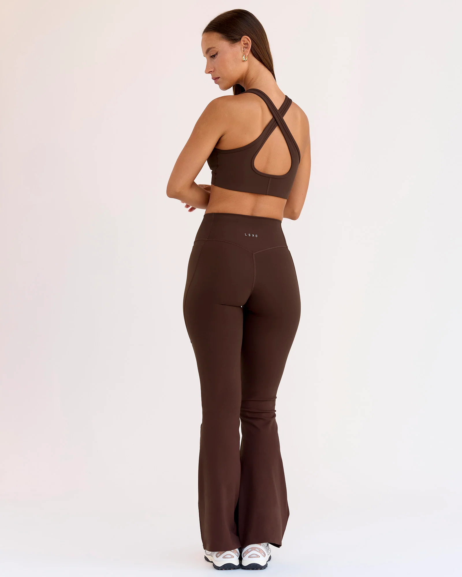 356-fusion-v-contour-high-rise-flared-petite-legging-pockets-hot-chocolate-2.webp Fusion V-Contour High-Rise Flared Petite Legging Pockets - Hot Chocolate