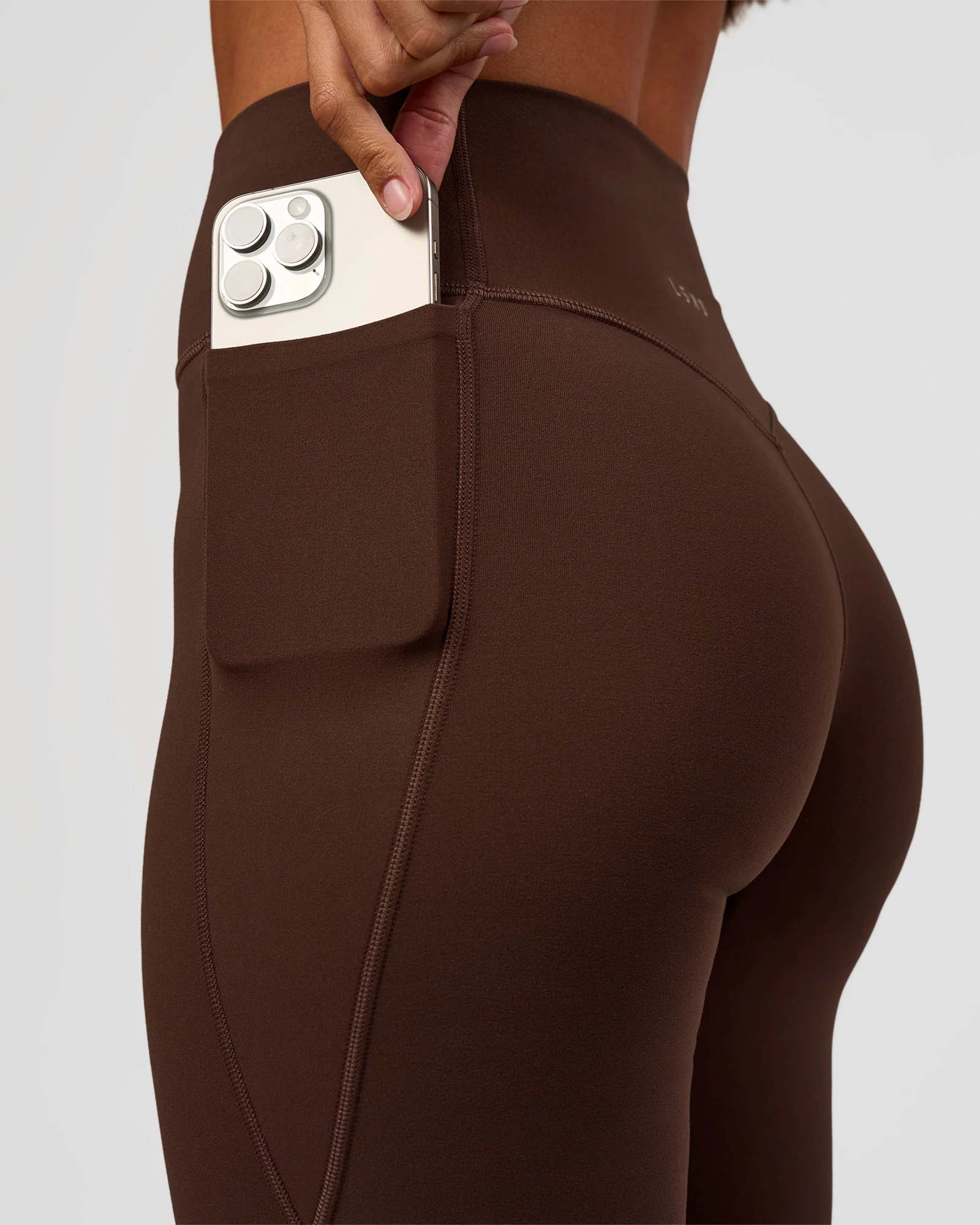 356-fusion-v-contour-high-rise-flared-petite-legging-pockets-hot-chocolate-3.webp Fusion V-Contour High-Rise Flared Petite Legging Pockets - Hot Chocolate