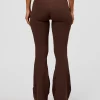 356-fusion-v-contour-high-rise-flared-petite-legging-pockets-hot-chocolate-6.webp Fusion V-Contour High-Rise Flared Petite Legging Pockets - Hot Chocolate