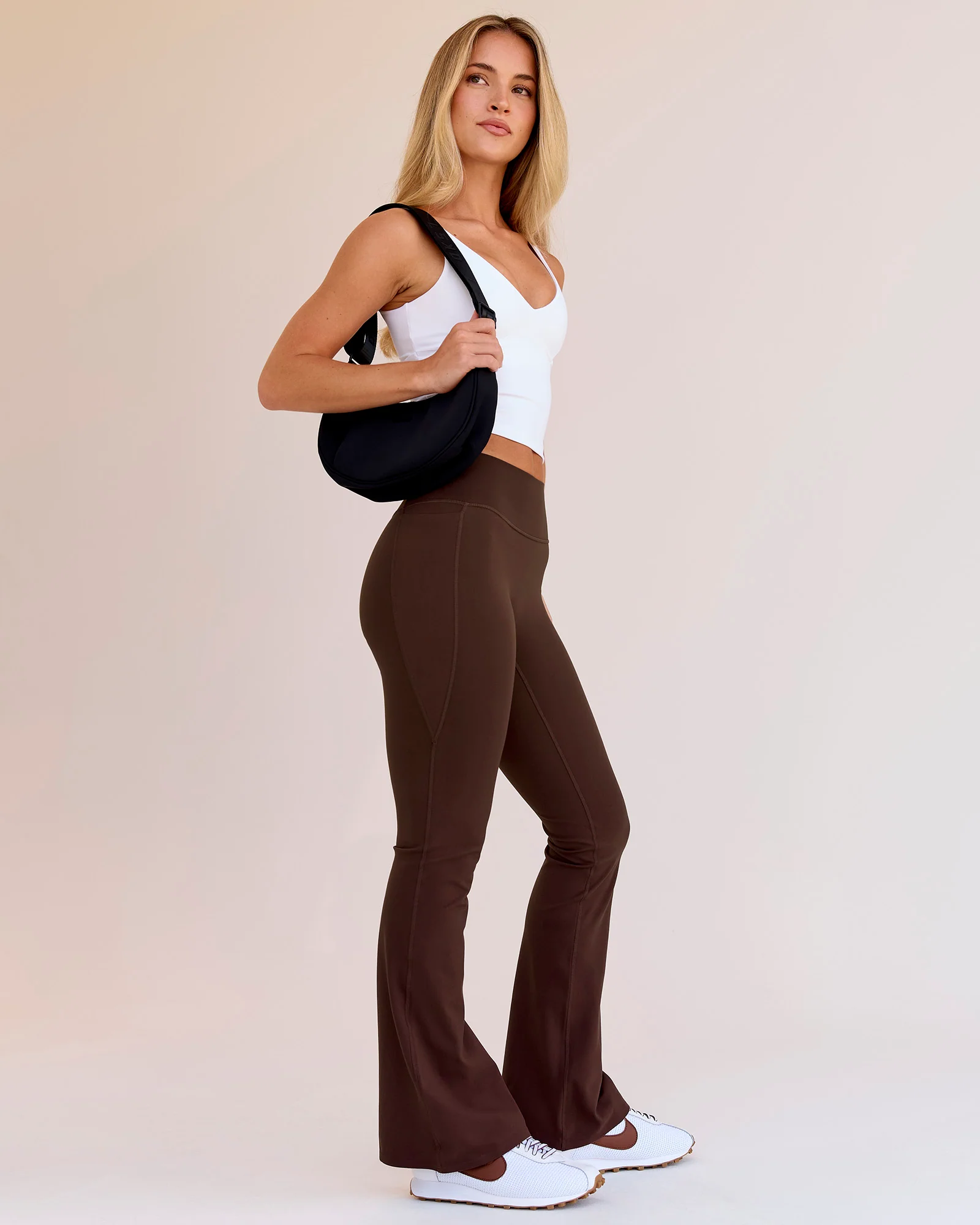 356-fusion-v-contour-high-rise-flared-petite-legging-pockets-hot-chocolate-7.webp Fusion V-Contour High-Rise Flared Petite Legging Pockets - Hot Chocolate