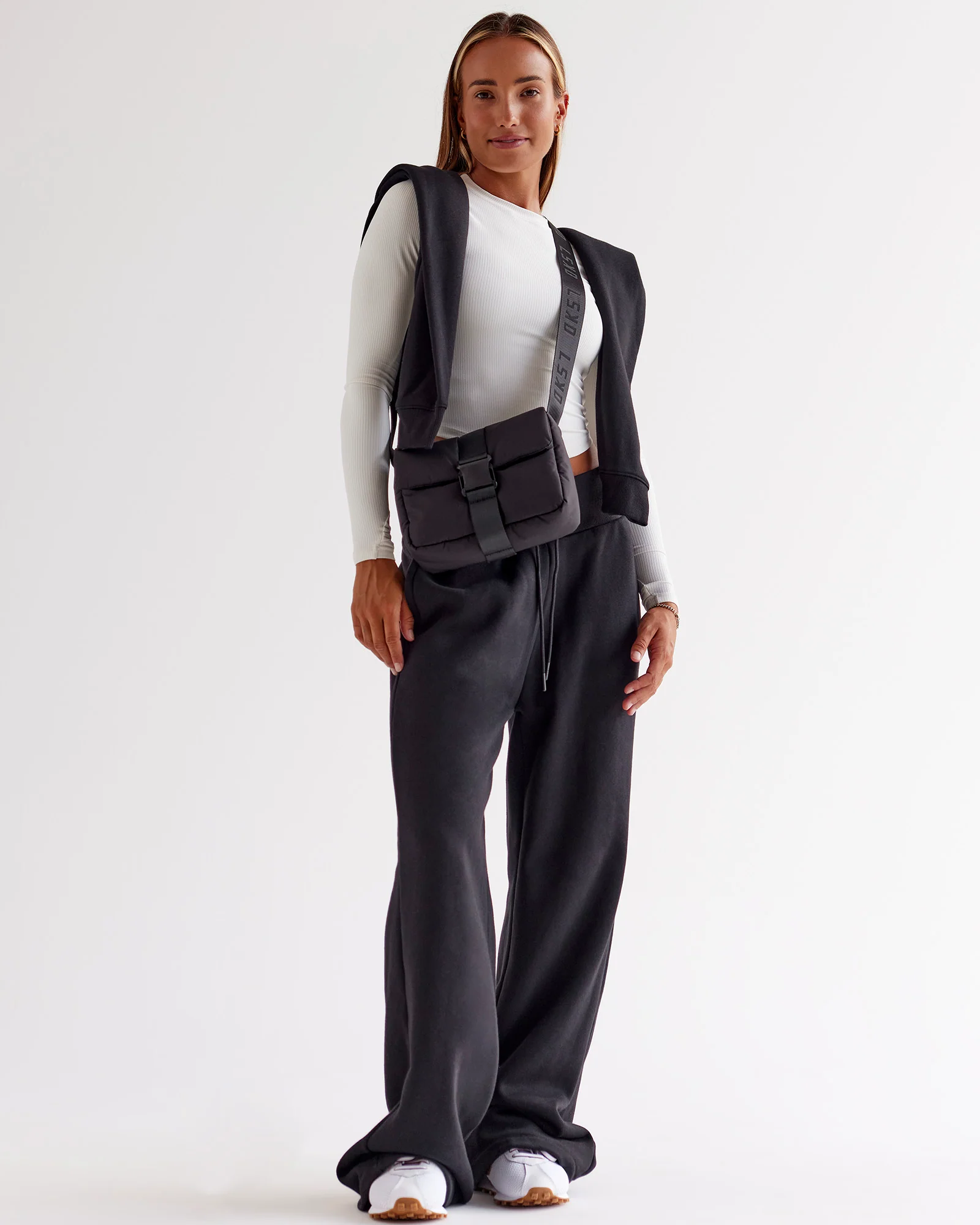 3599-go-to-wide-leg-track-pant-black-5.webp Go-To Wide Leg Track Pant - Black