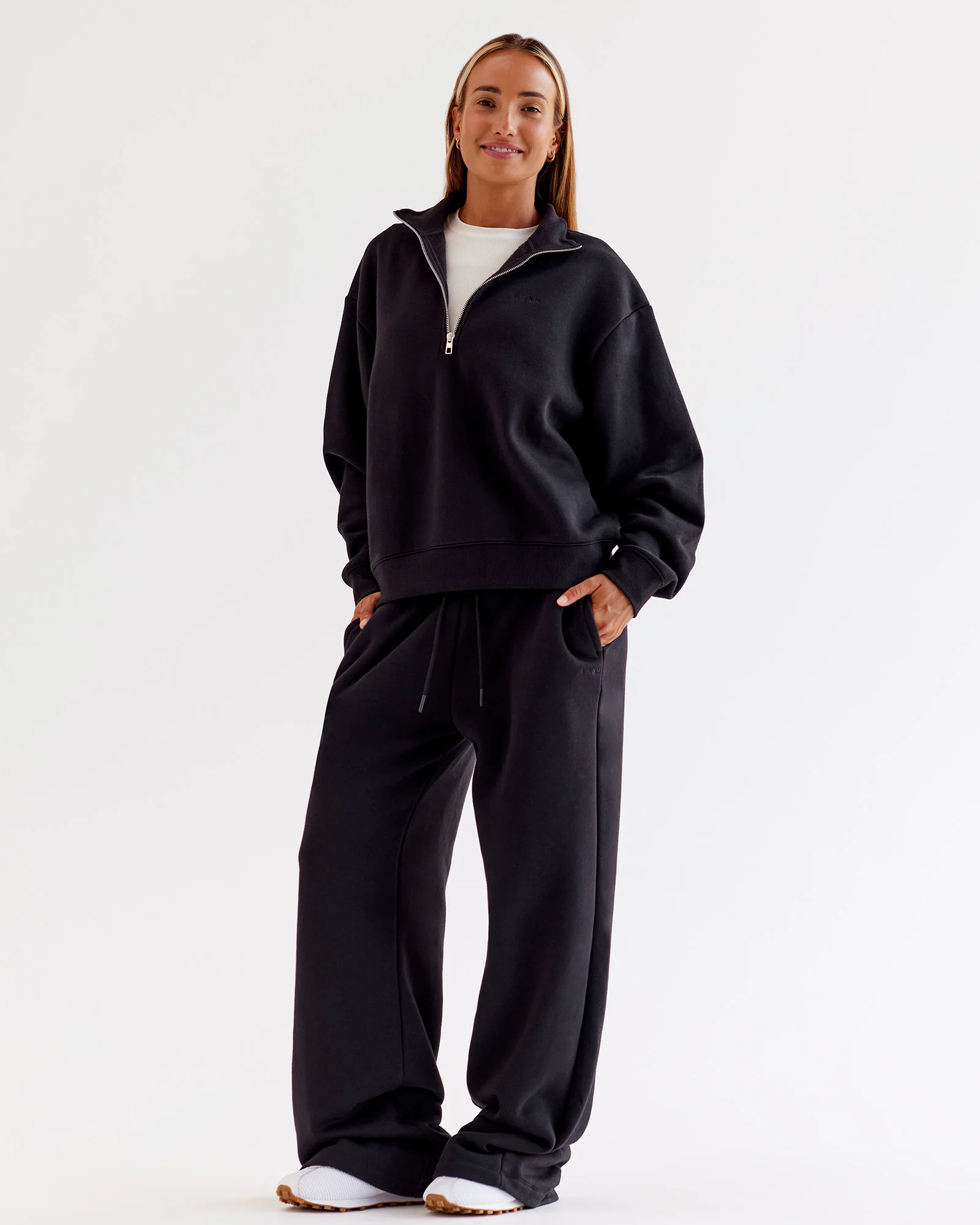 3626-go-to-oversized-quarter-zip-sweater-black-5.webp Go-To Oversized Quarter Zip Sweater - Black