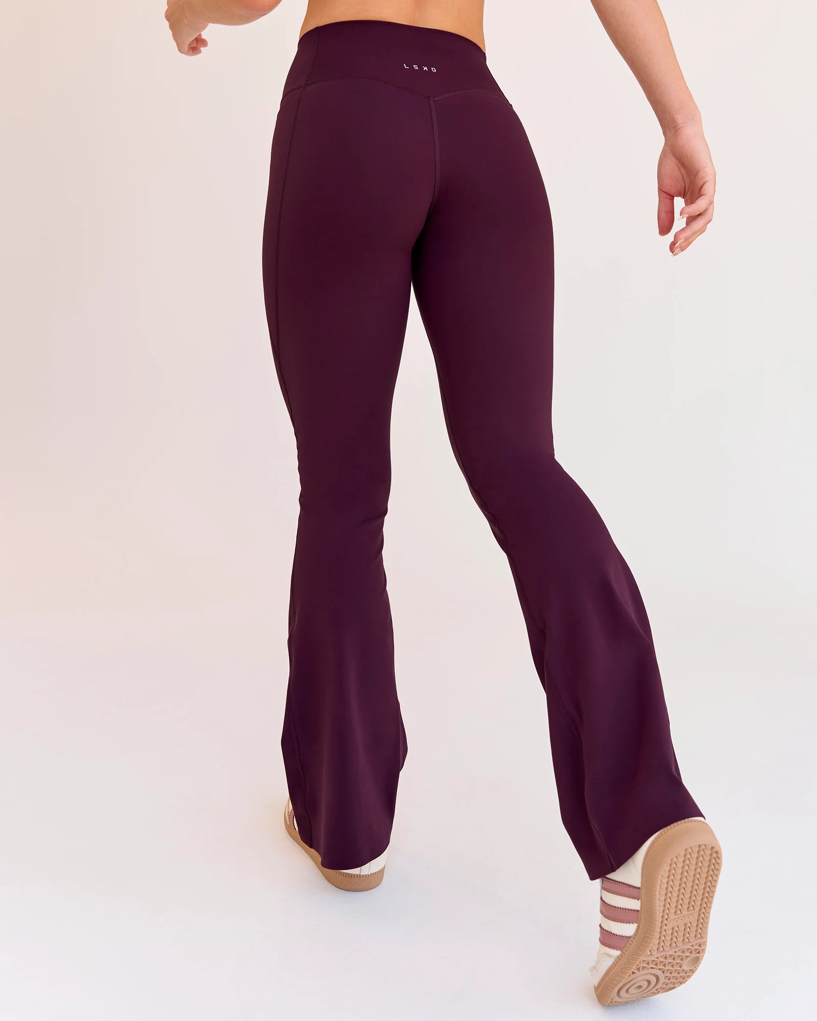 365-fusion-v-contour-high-rise-flared-petite-legging-pockets-cherry-lacquer-2.webp Fusion V-Contour High-Rise Flared Petite Legging Pockets - Cherry Lacquer