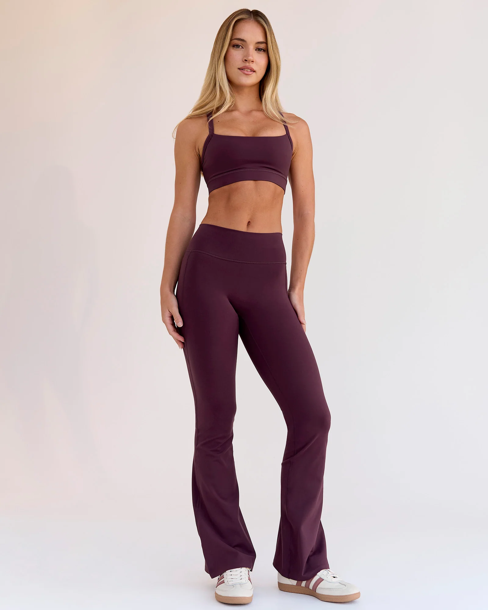 365-fusion-v-contour-high-rise-flared-petite-legging-pockets-cherry-lacquer-4.webp Fusion V-Contour High-Rise Flared Petite Legging Pockets - Cherry Lacquer