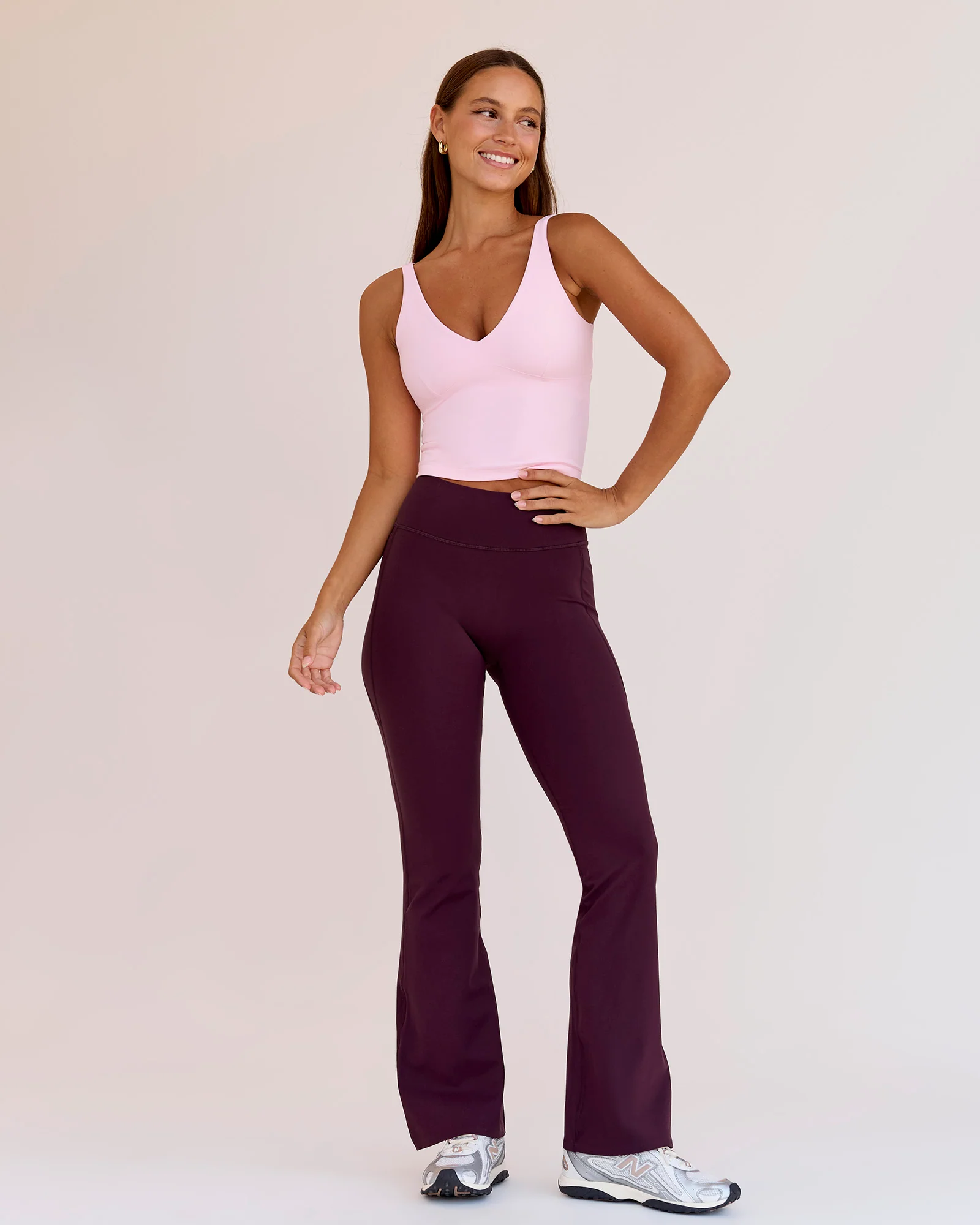 365-fusion-v-contour-high-rise-flared-petite-legging-pockets-cherry-lacquer-7.webp Fusion V-Contour High-Rise Flared Petite Legging Pockets - Cherry Lacquer