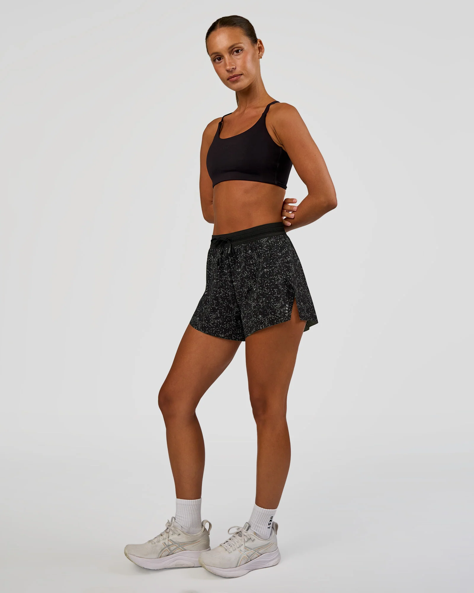 3831-accelerate-3-high-rise-running-short-energy-print-black-4.webp Accelerate 3" High-Rise Running Short - Energy Print Black