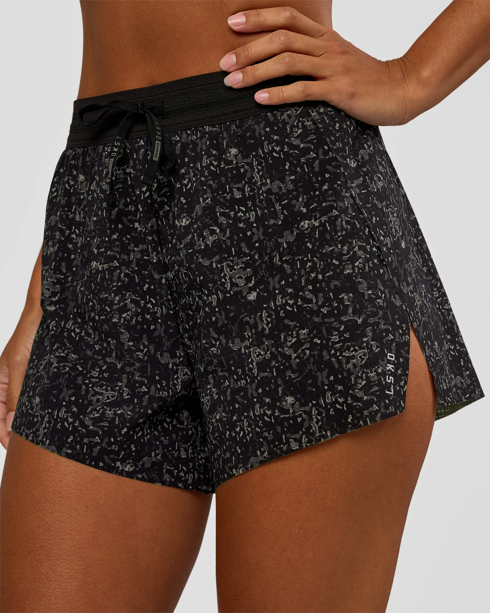 3831-accelerate-3-high-rise-running-short-energy-print-black-6.webp Accelerate 3" High-Rise Running Short - Energy Print Black