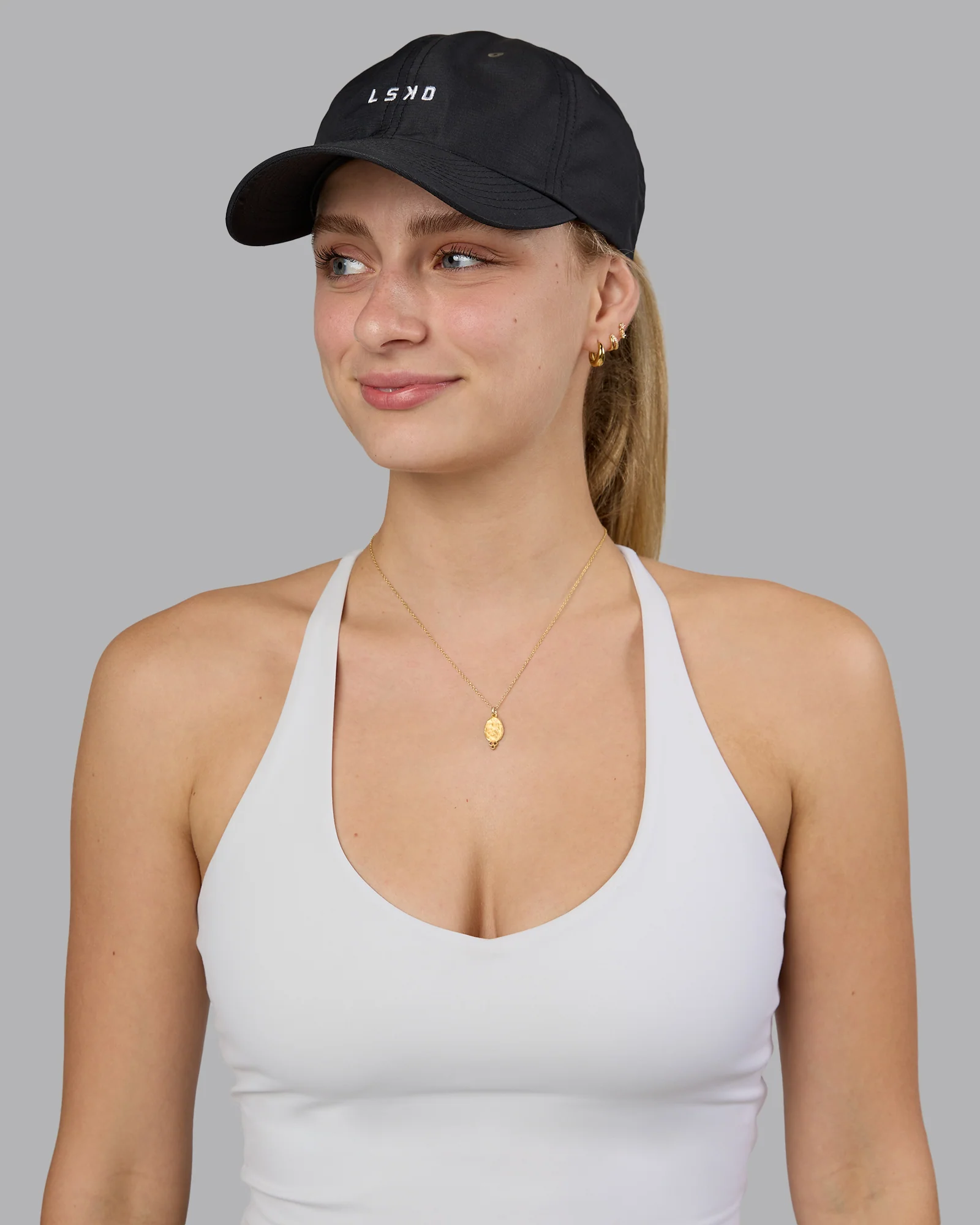 3921-train-cap-black-white-6.webp Train Cap - Black-White