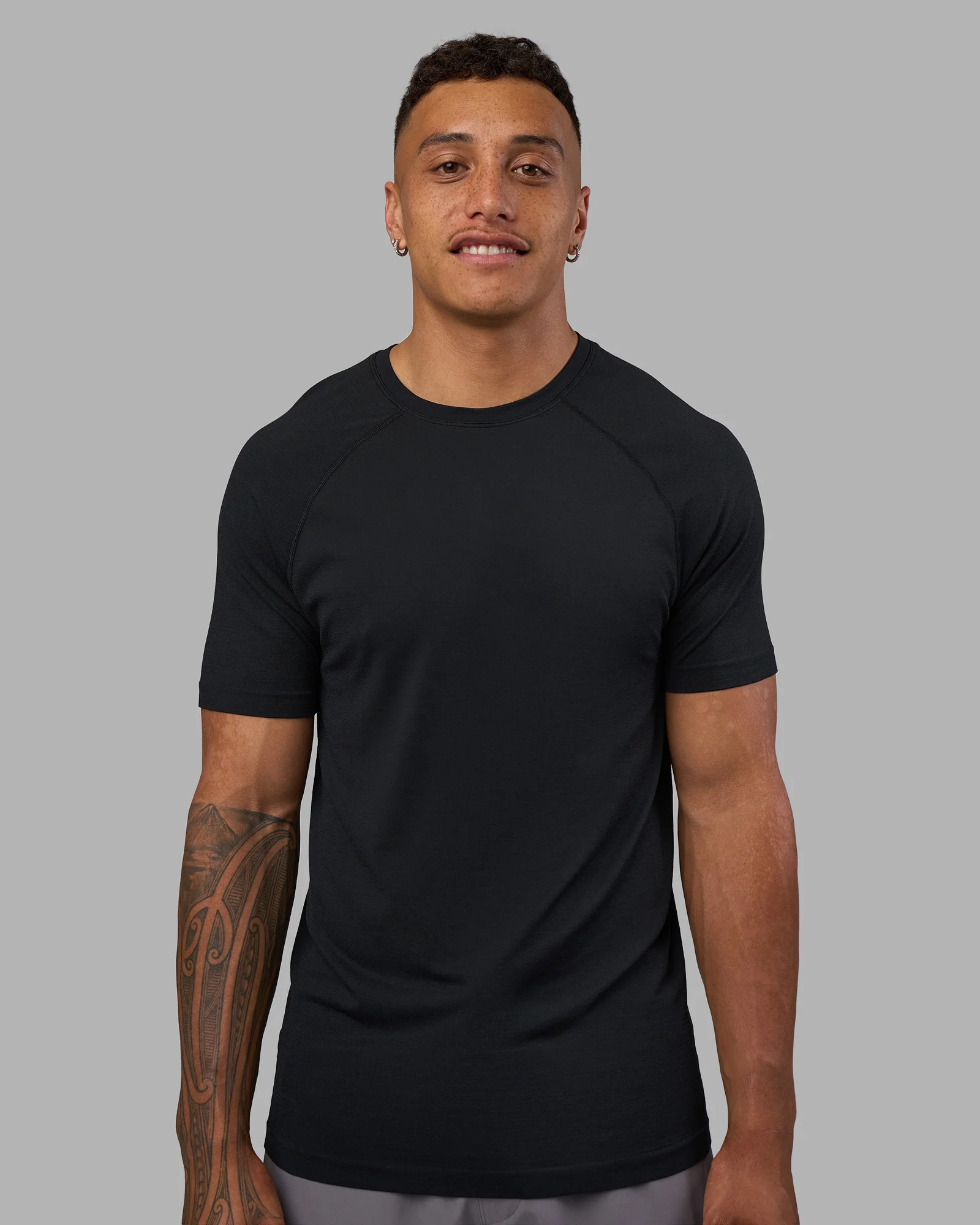 3940-aeroflx-seamless-tee-black-marl-1.webp AeroFLX+ Seamless Tee - Black Marl