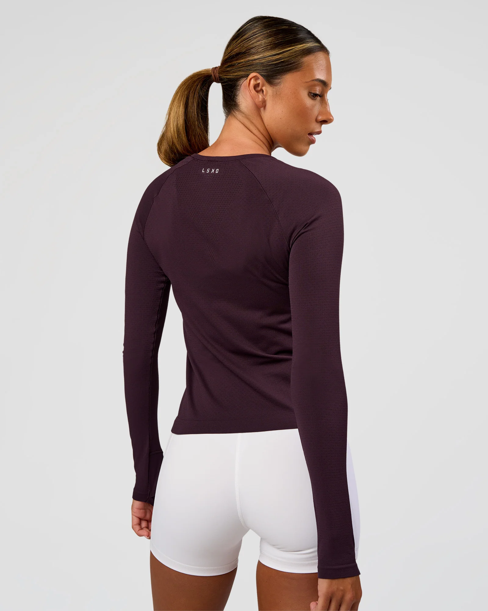 3964-aeroflx-seamless-long-sleeve-tee-midnight-plum-midnight-plum-8.webp AeroFLX+ Seamless Long Sleeve Tee - Midnight Plum/Midnight Plum