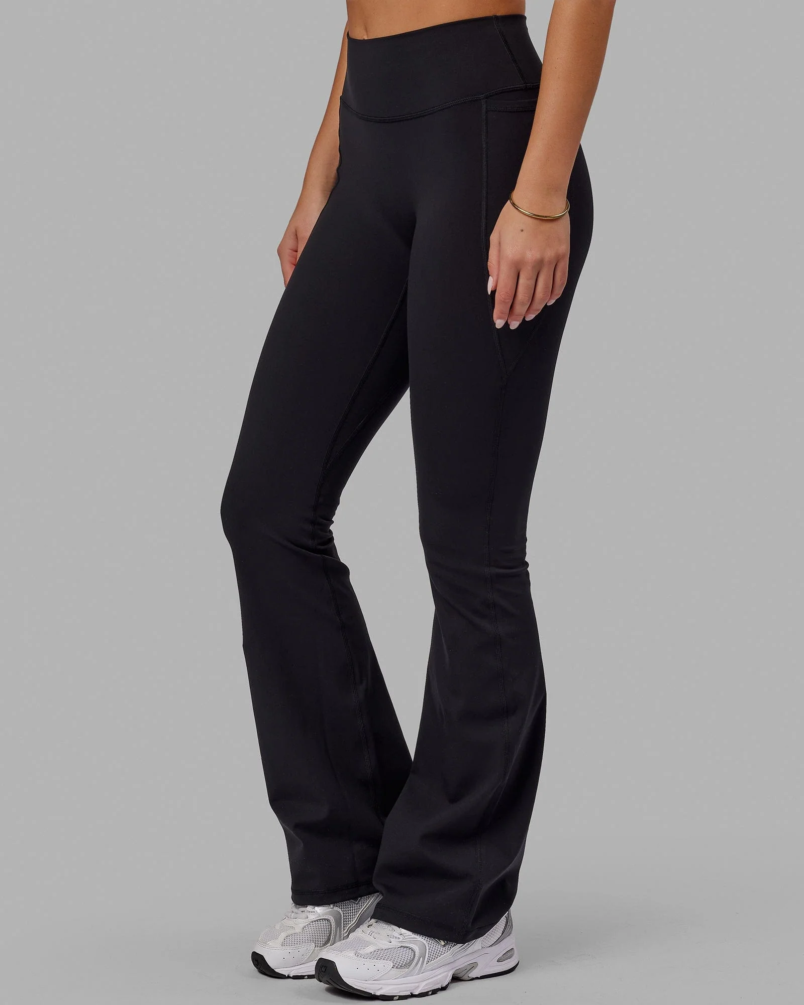 3998-fusion-ultra-high-rise-flared-legging-pockets-black-6.webp Fusion Ultra High-Rise Flared Legging Pockets - Black
