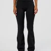 4016-fusion-ultra-high-rise-flared-petite-legging-pockets-black-6.webp Fusion Ultra High-Rise Flared Petite Legging Pockets - Black