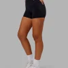 4043-elixir-ultra-high-rise-4-short-pockets-black-7.webp Elixir Ultra High-Rise 4" Short Pockets - Black