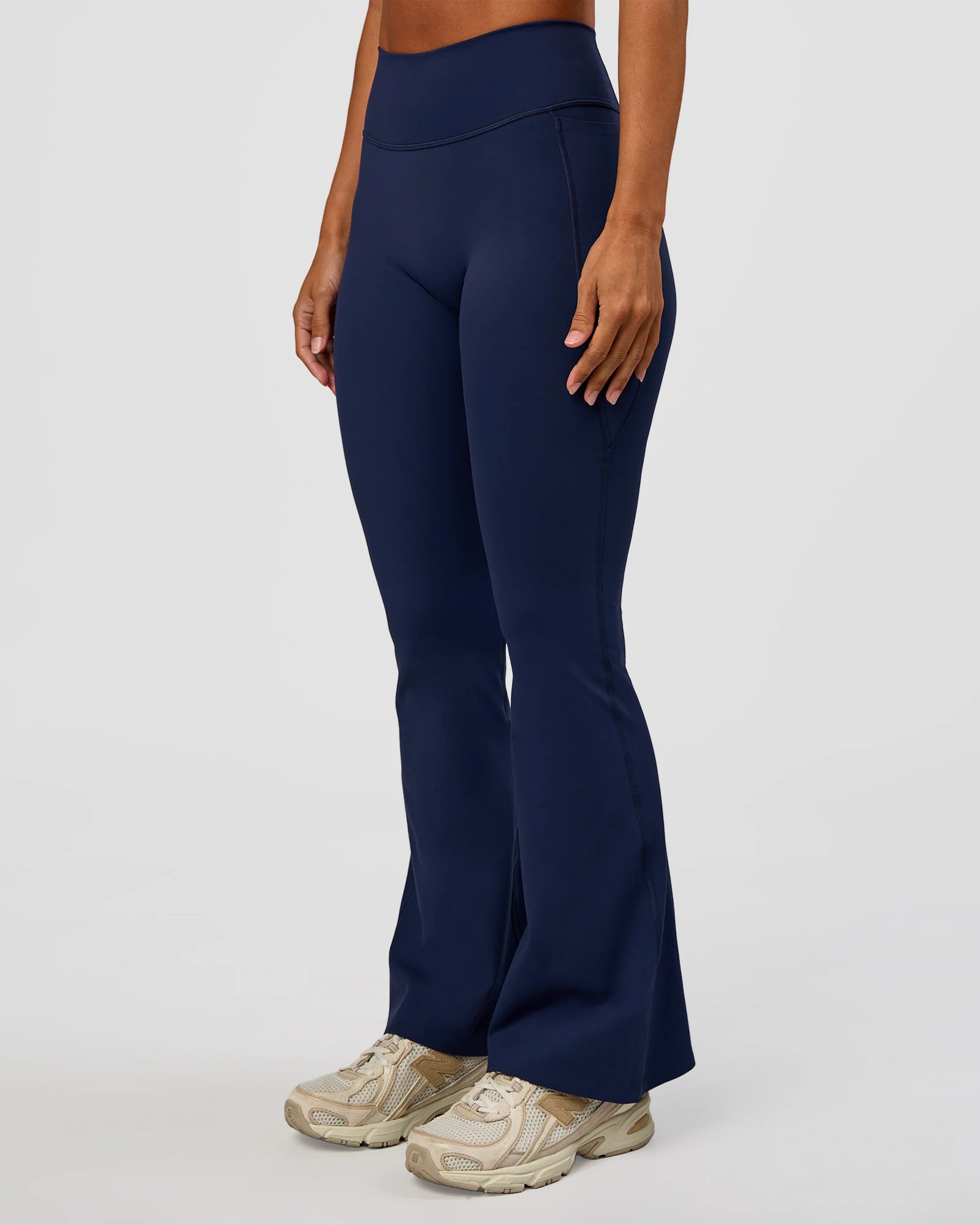 420-fusion-v-contour-high-rise-flared-petite-legging-pockets-future-navy-7.webp Fusion V-Contour High-Rise Flared Petite Legging Pockets - Future Navy