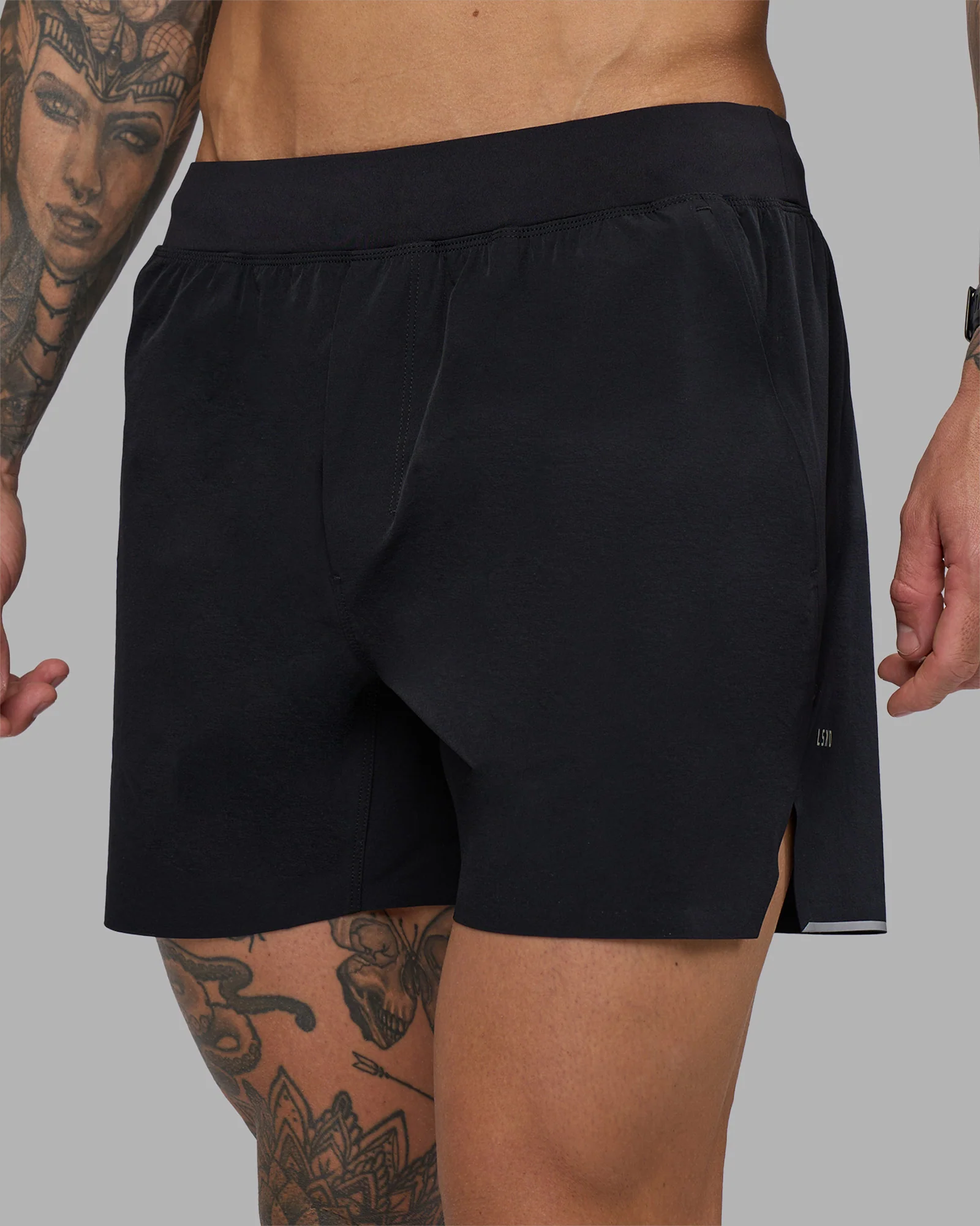 4243-hybrid-5-short-black-reflective-5.webp Hybrid 5" Short - Black-Reflective