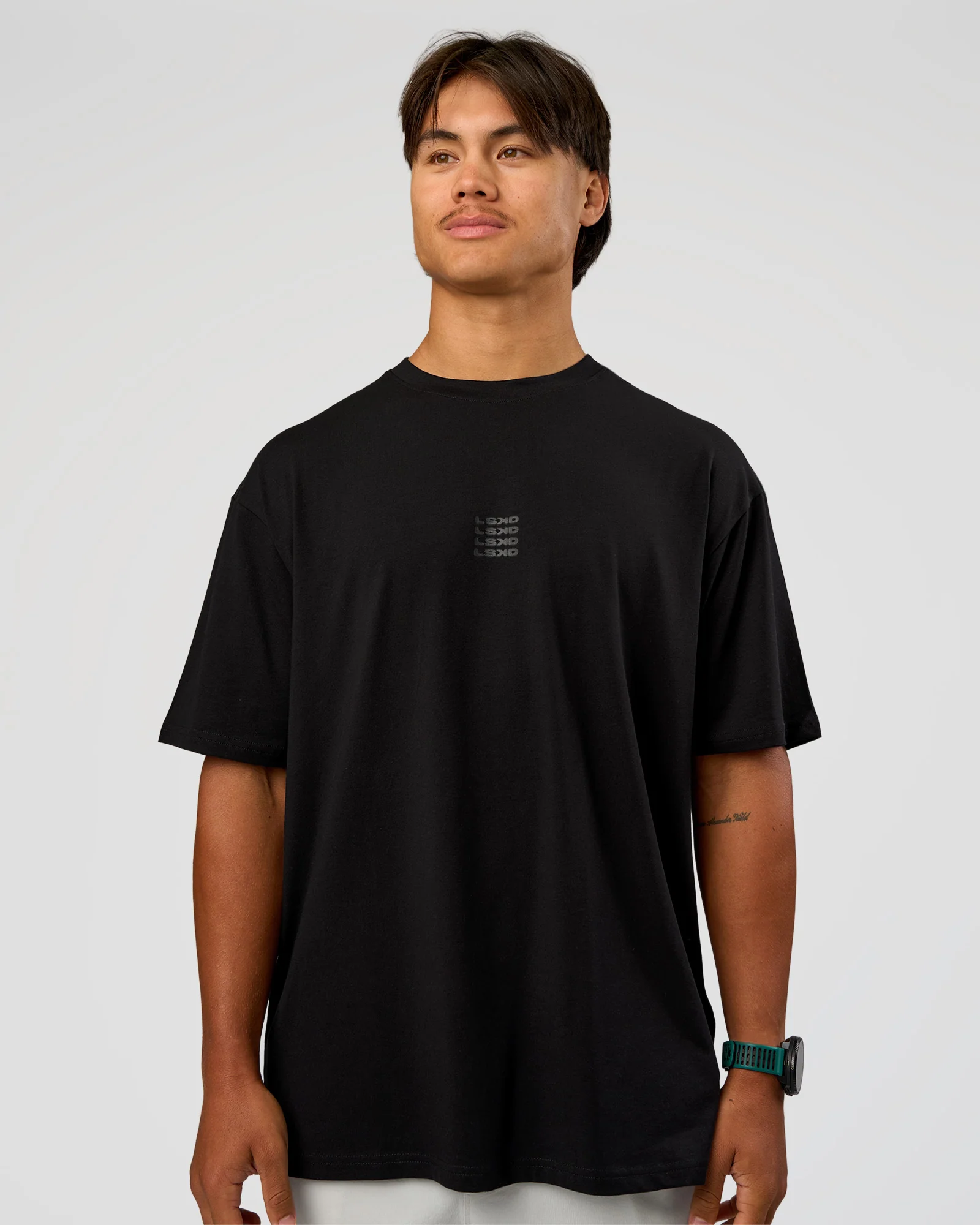 4355-everyday-elevation-flxcotton-oversized-tee-black-black-6.webp Everyday Elevation FLXCotton Oversized Tee - Black-Black