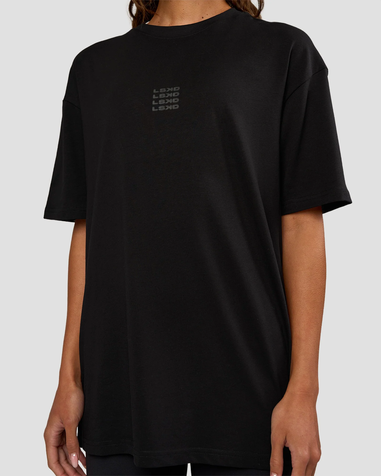 4355-everyday-elevation-flxcotton-oversized-tee-black-black-9.webp Everyday Elevation FLXCotton Oversized Tee - Black-Black