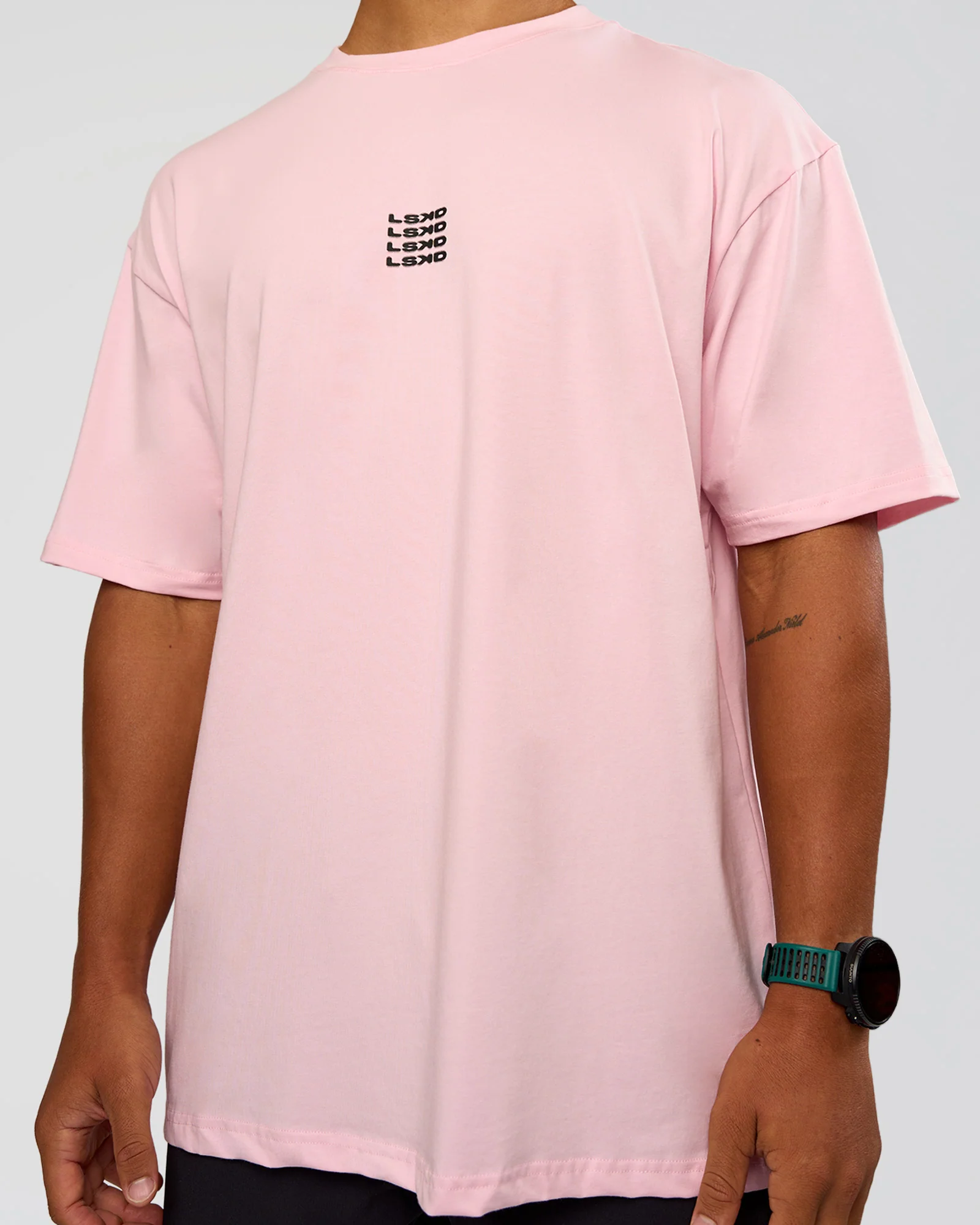 4364-everyday-elevation-flxcotton-oversized-tee-marshmallow-black-9.webp Everyday Elevation FLXCotton Oversized Tee - Marshmallow-Black