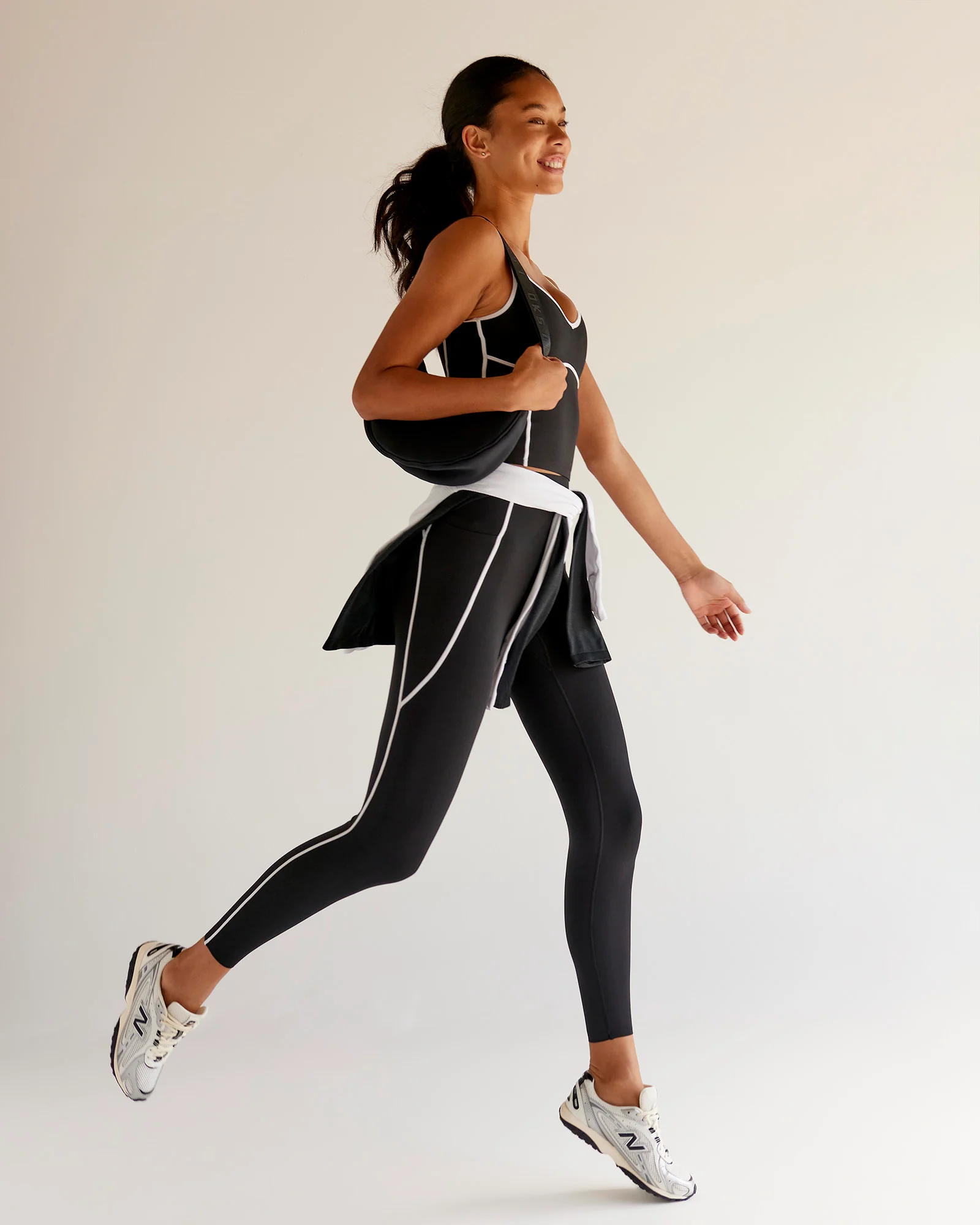 4442-power-ultra-high-rise-full-length-legging-pockets-black-5.webp Power Ultra High-Rise Full Length Legging Pockets - Black