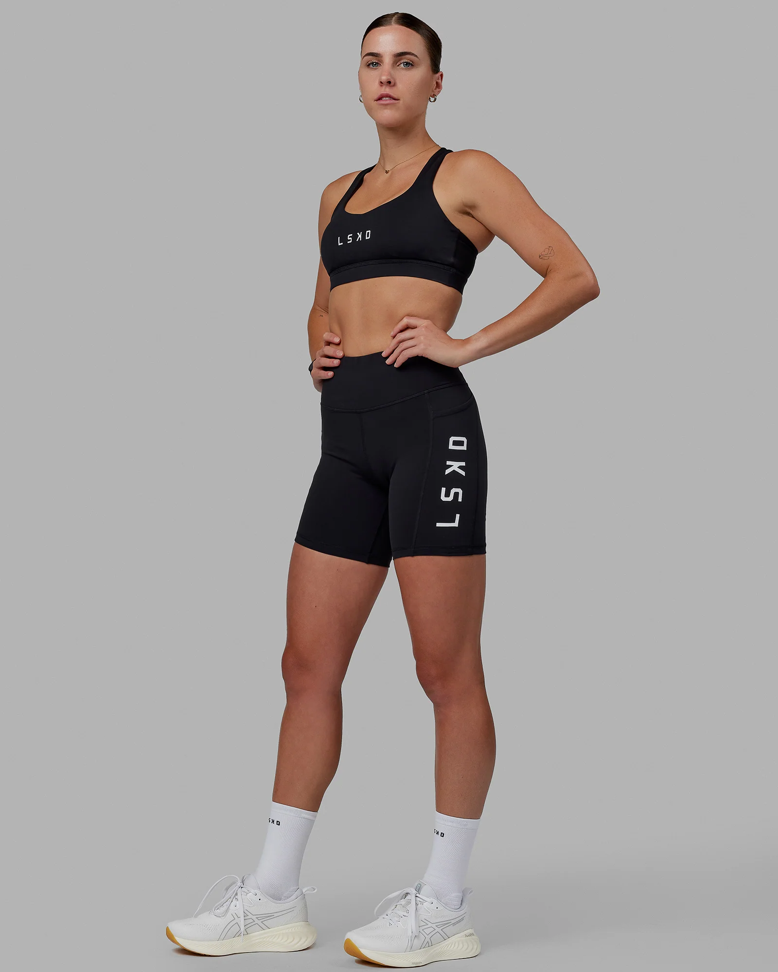 4516-rep-ultra-high-rise-6-short-pockets-black-white-6.webp Rep Ultra High-Rise 6" Short Pockets - Black-White